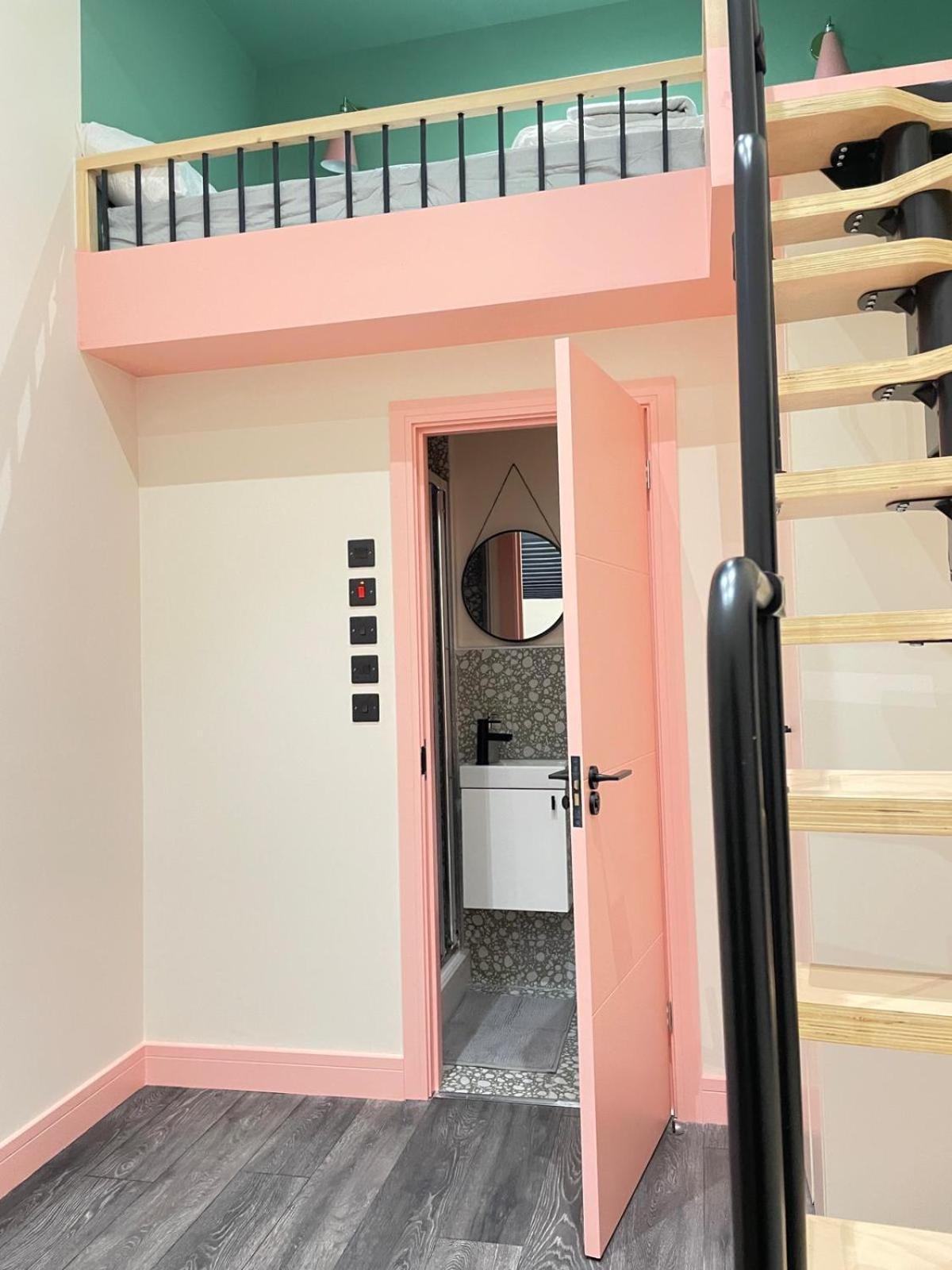 Cozy En-suite Loft In Trendy Local *