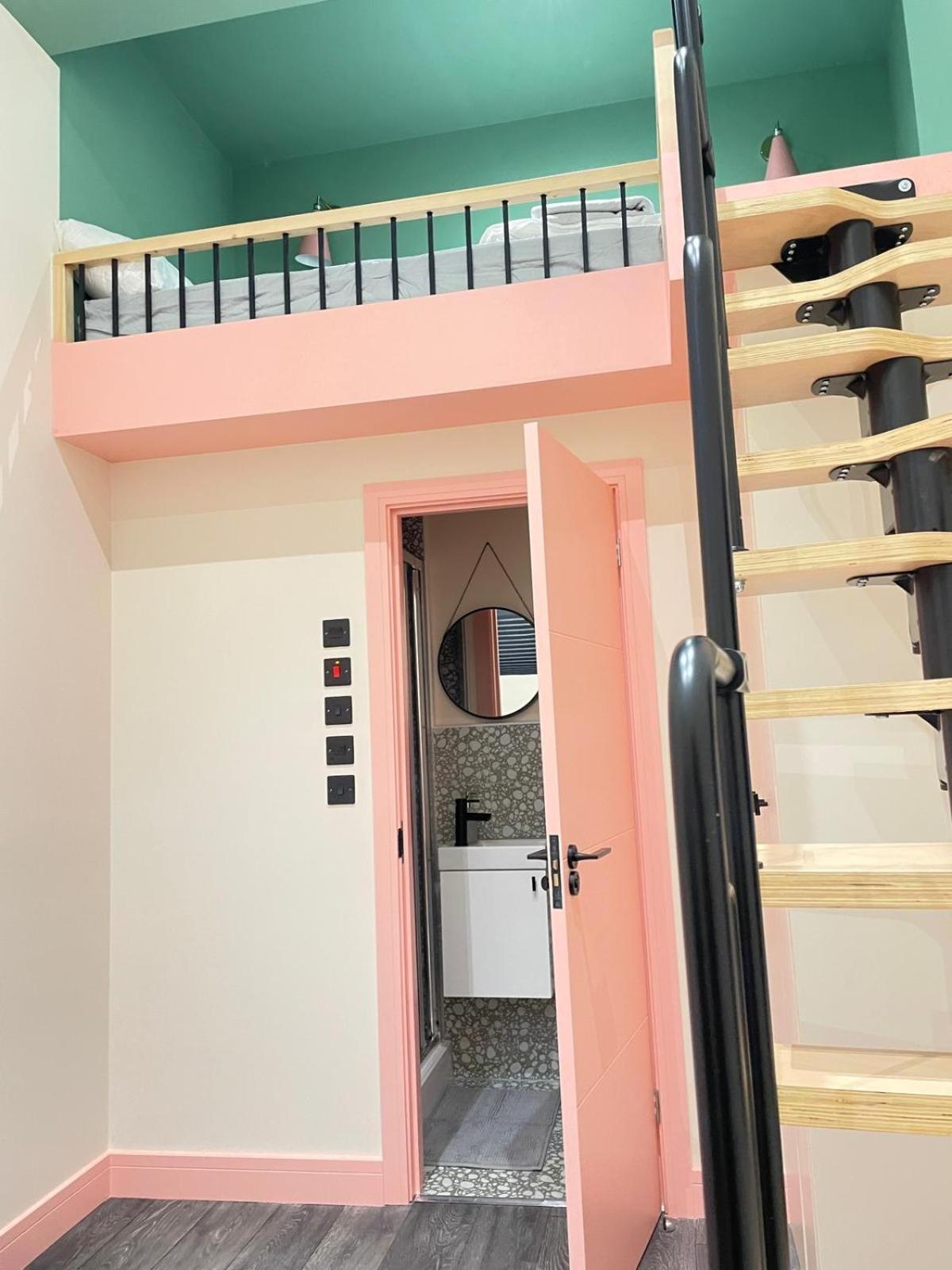 Cozy En-suite Loft In Trendy Local *