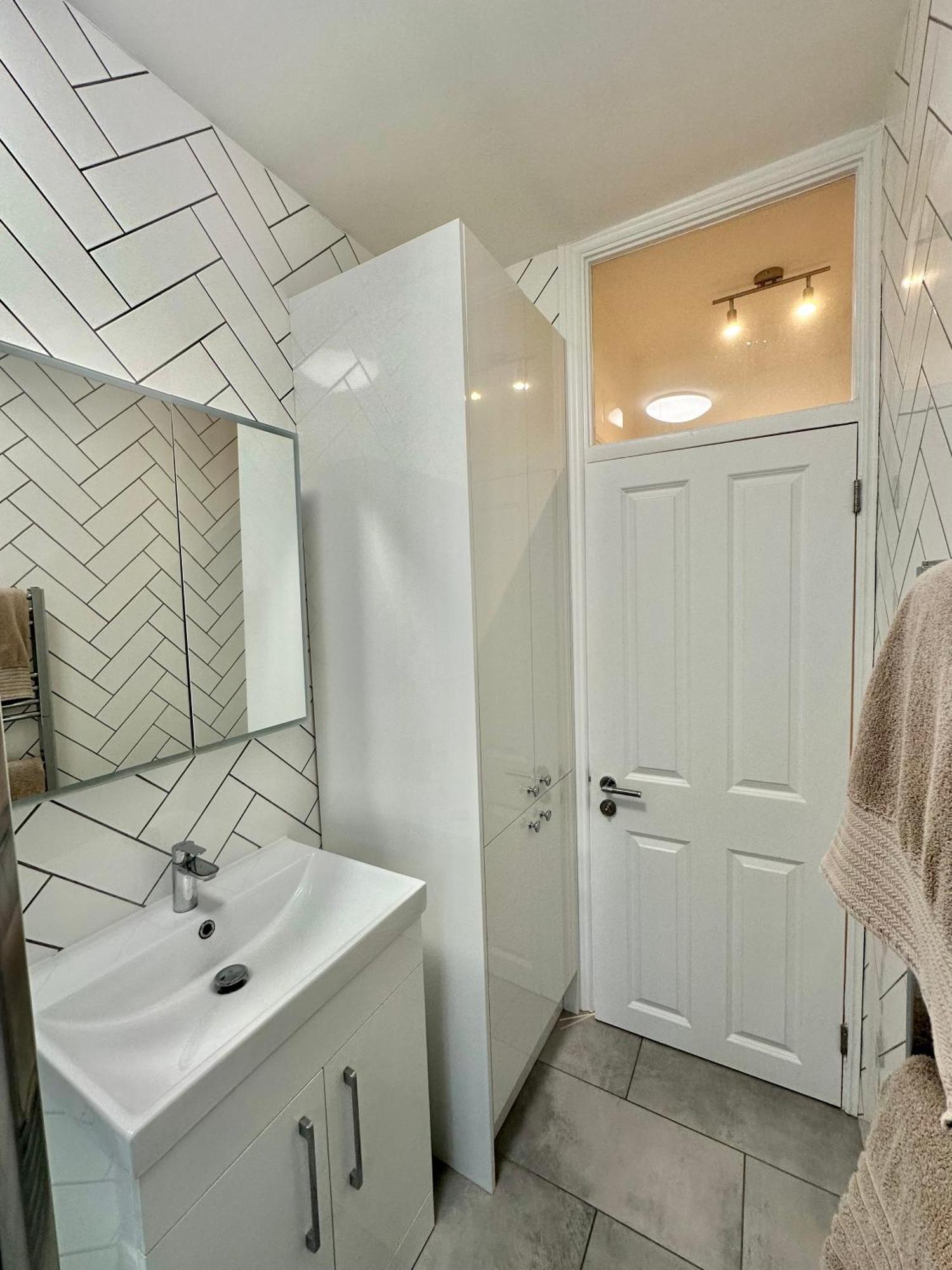 Bright And Airy Two Bedroom Appartement Londen