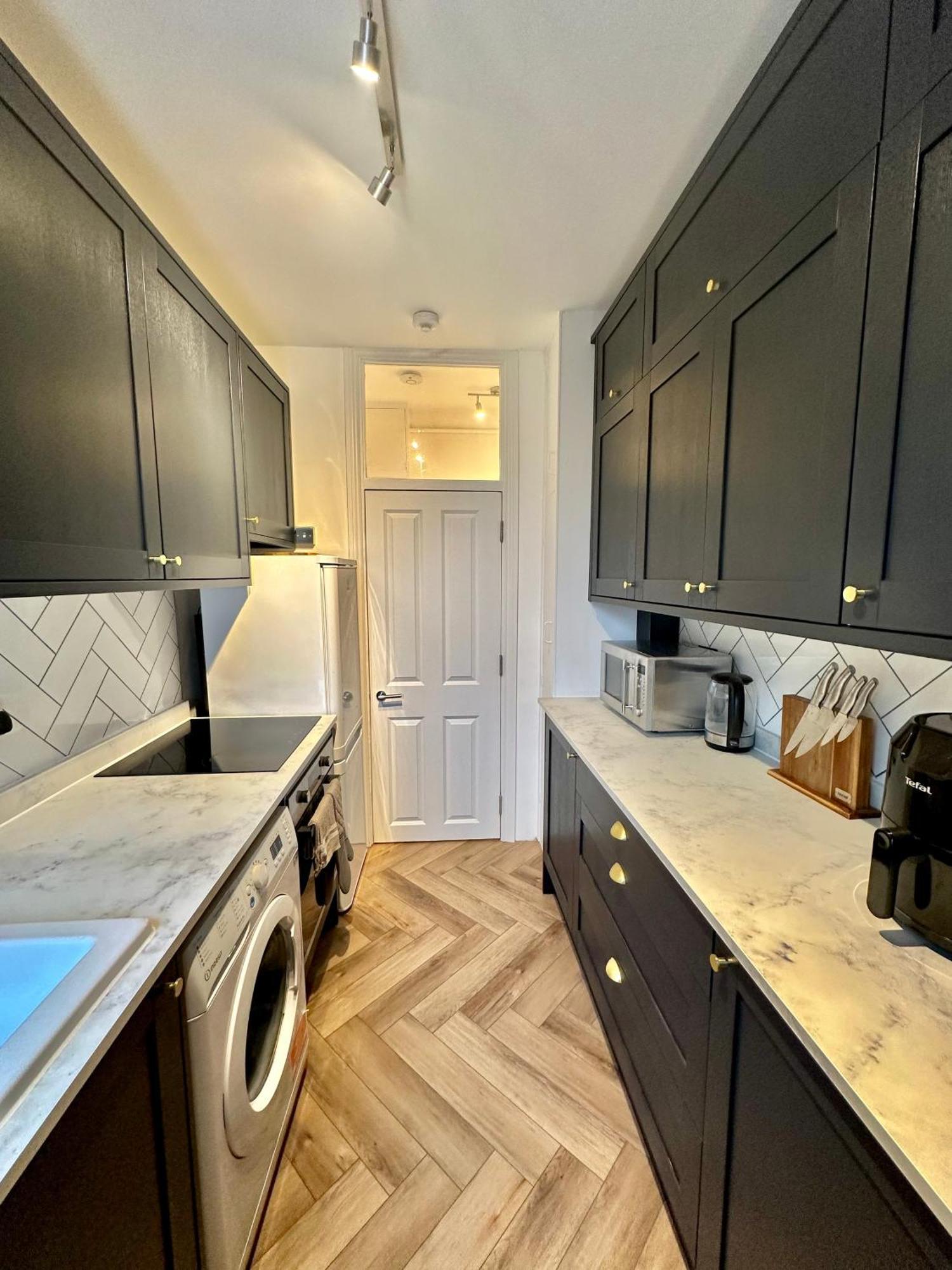 Appartement Bright And Airy Two Bedroom Londen