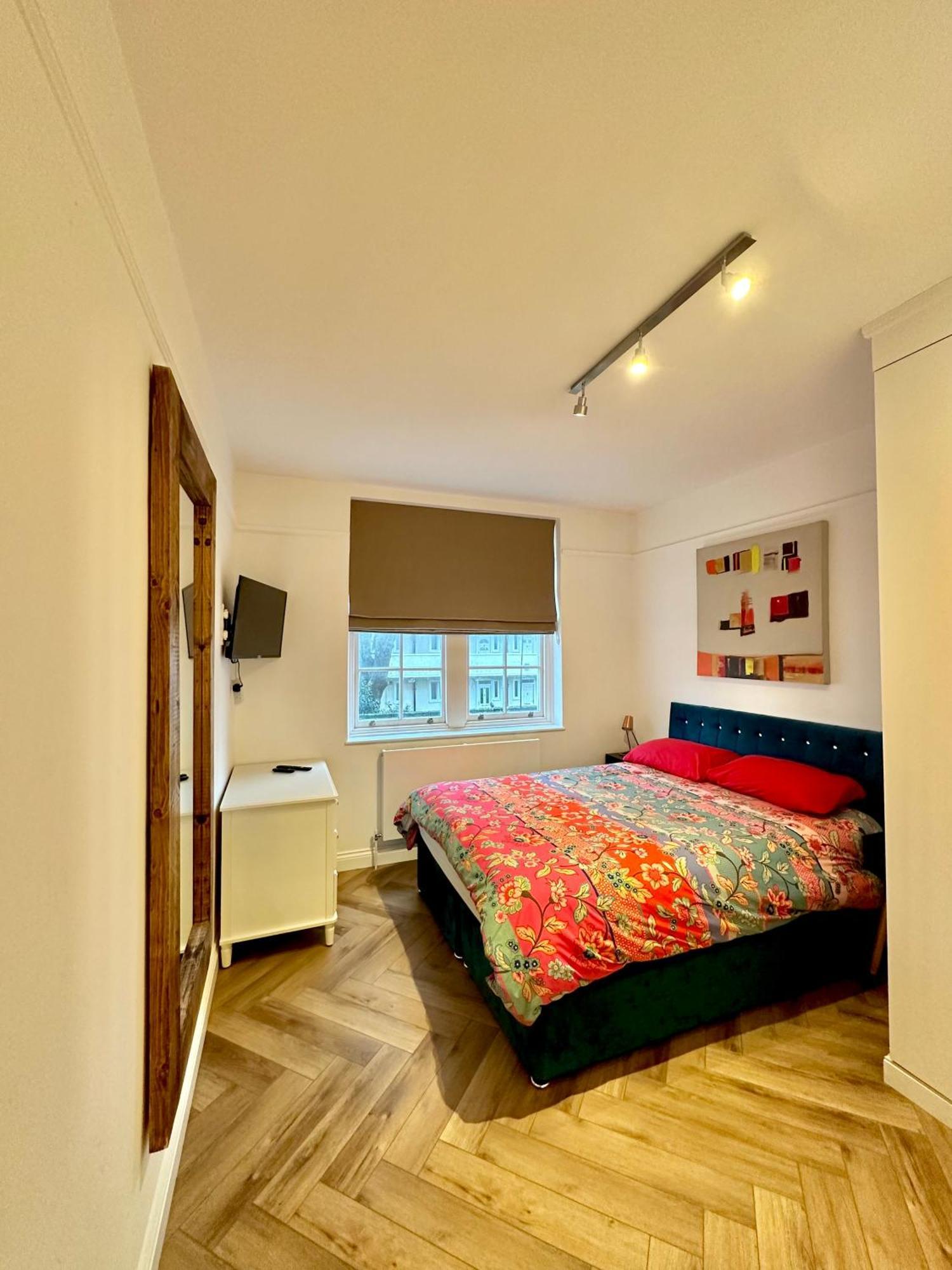 Bright And Airy Two Bedroom Appartement