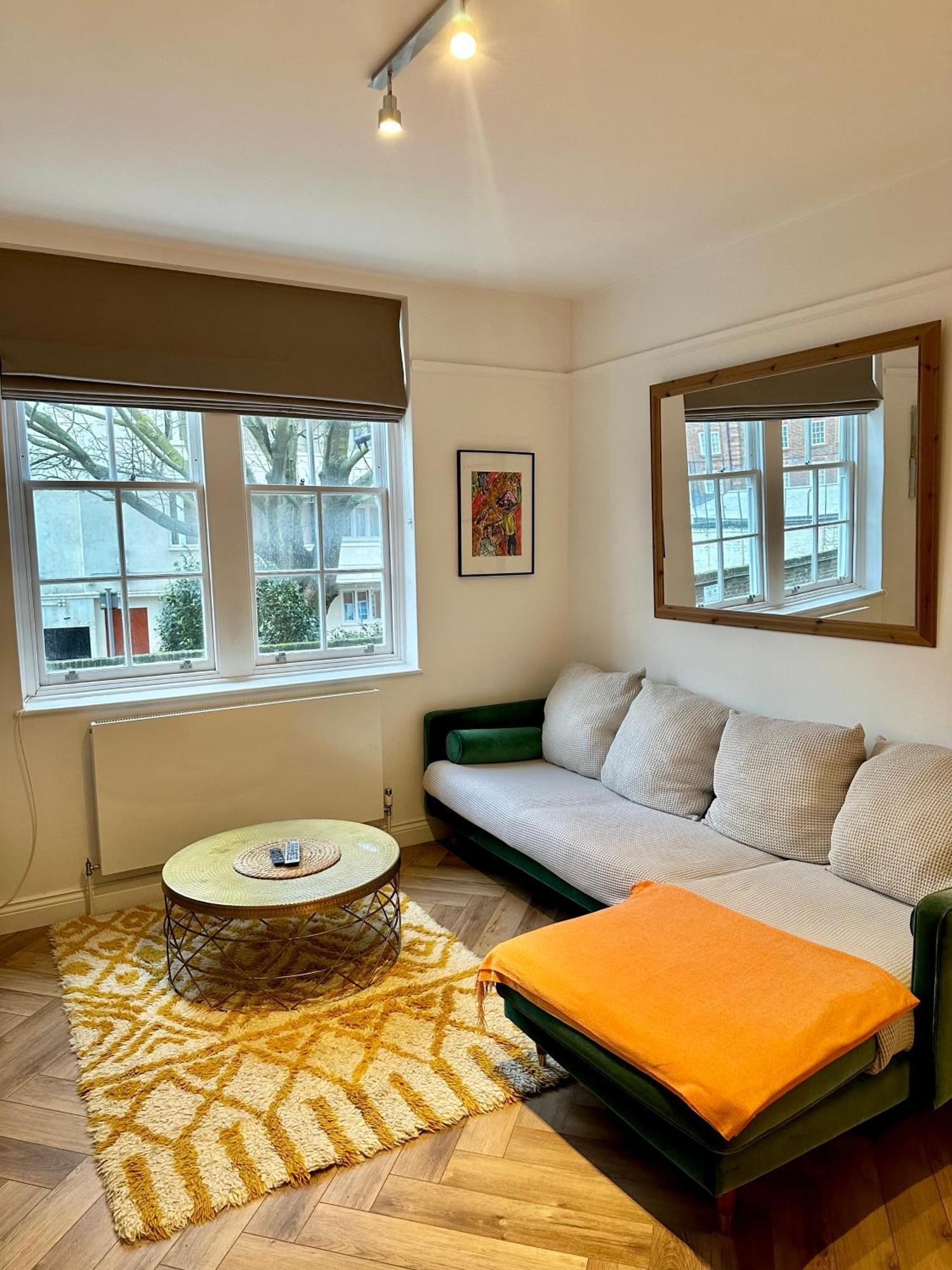 Bright And Airy Two Bedroom Appartement *