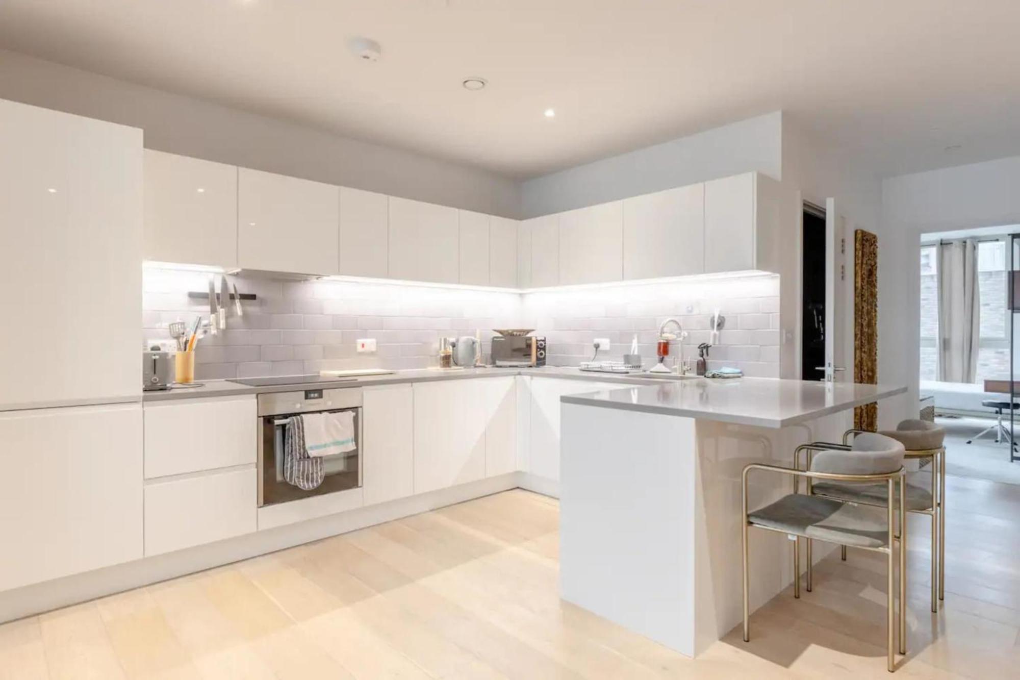 Apartamento Charm & Convenience 3 Bed Near Excel *