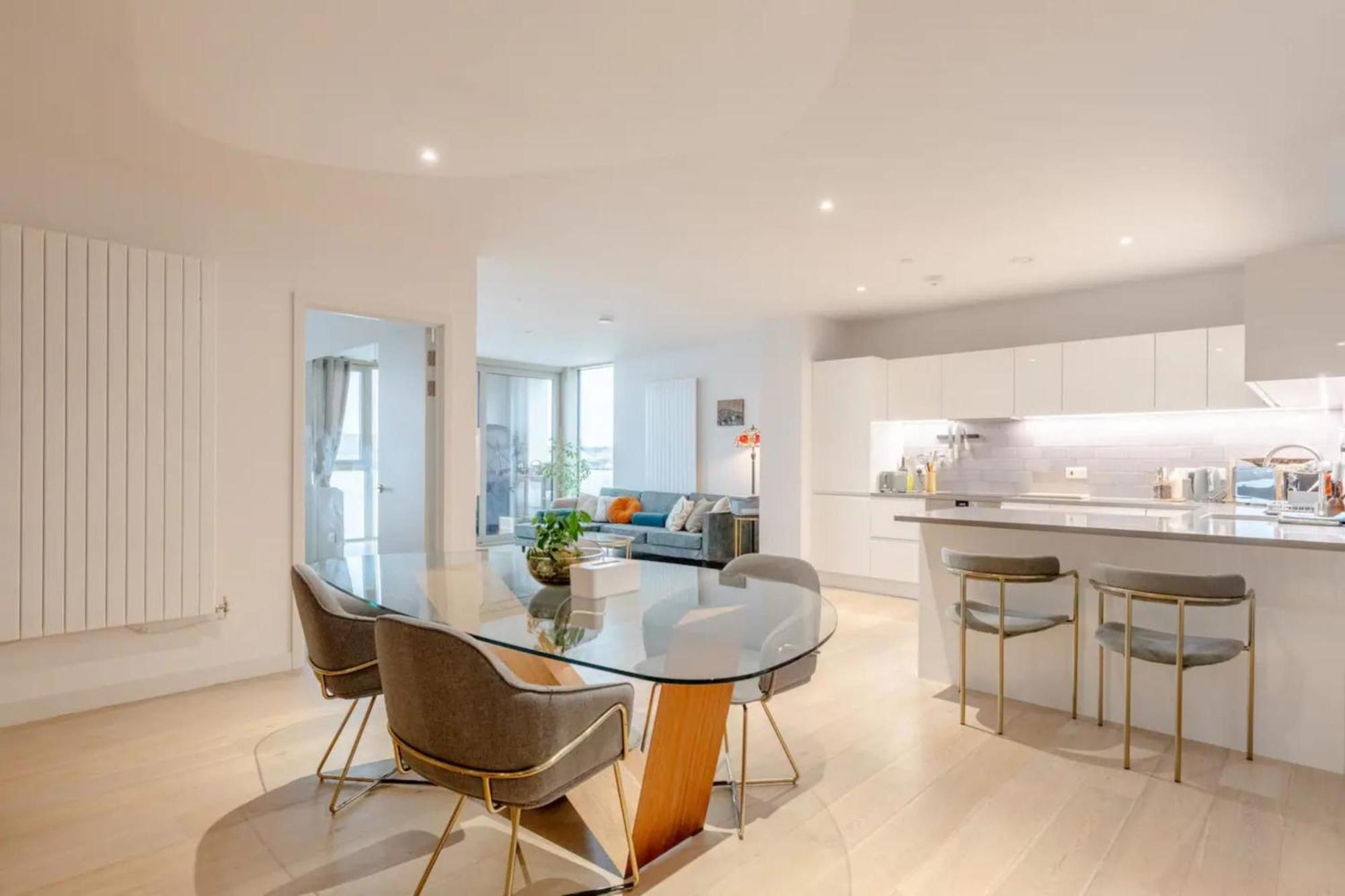 Charm & Convenience 3 Bed Near Excel