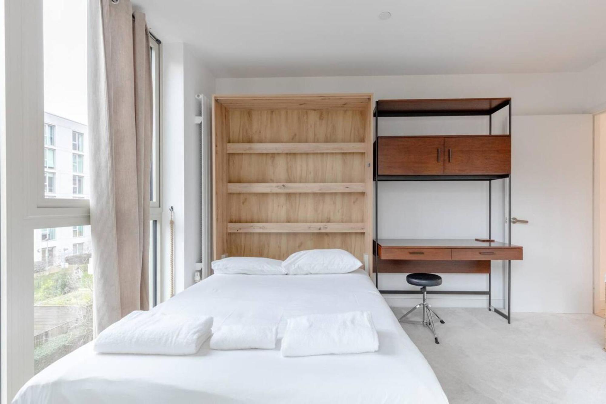 Charm & Convenience 3 Bed Near Excel Londres
