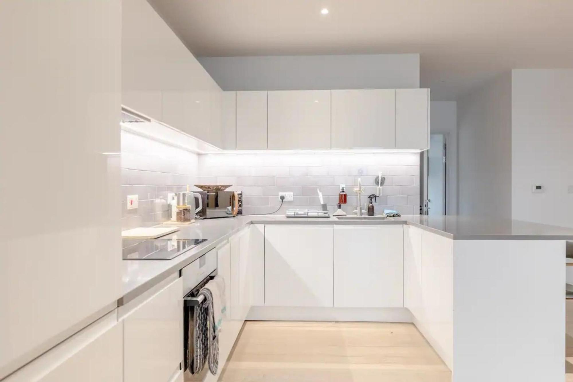 Apartamento Charm & Convenience 3 Bed Near Excel *