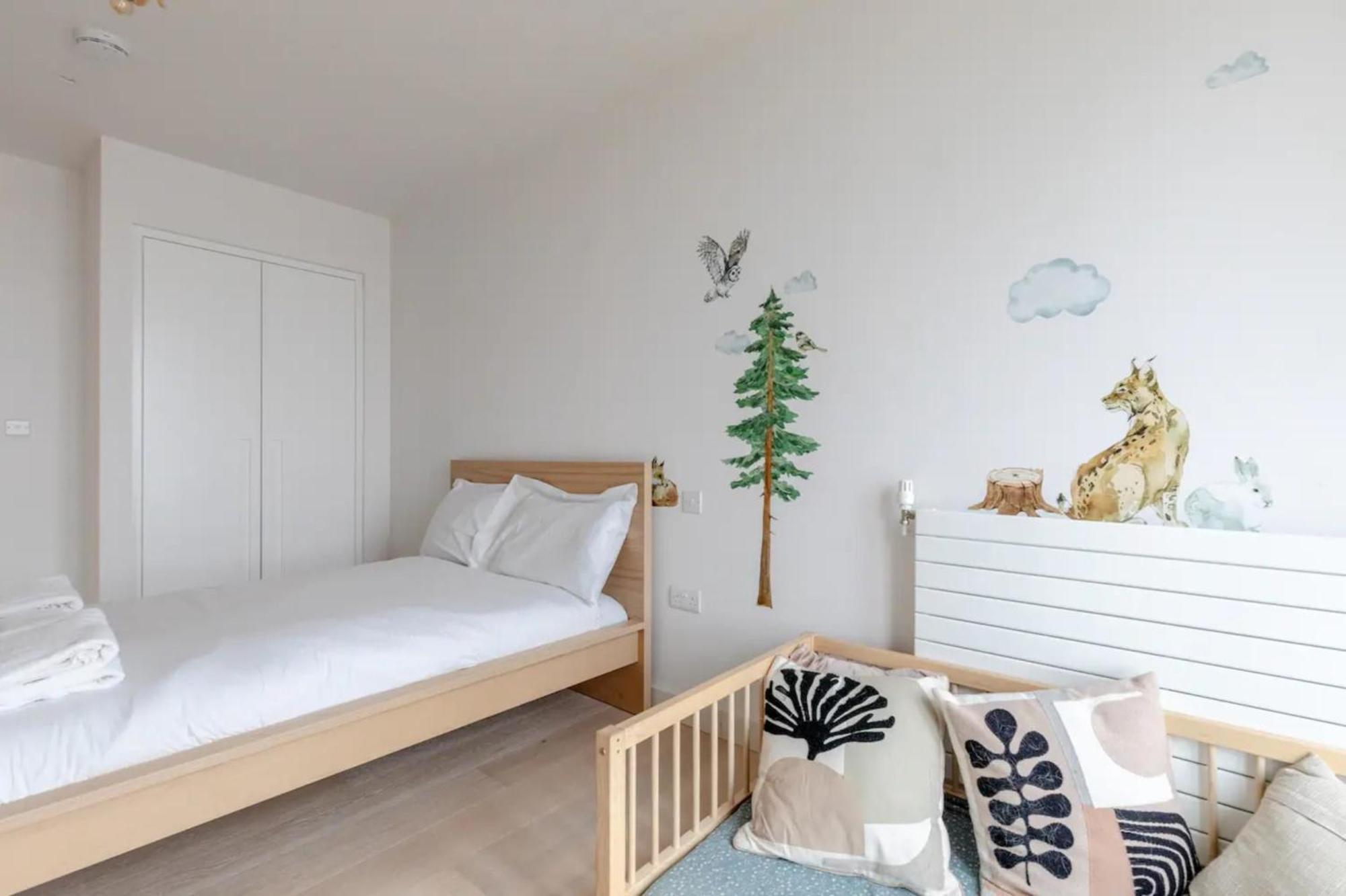 Apartamento Charm & Convenience 3 Bed Near Excel *