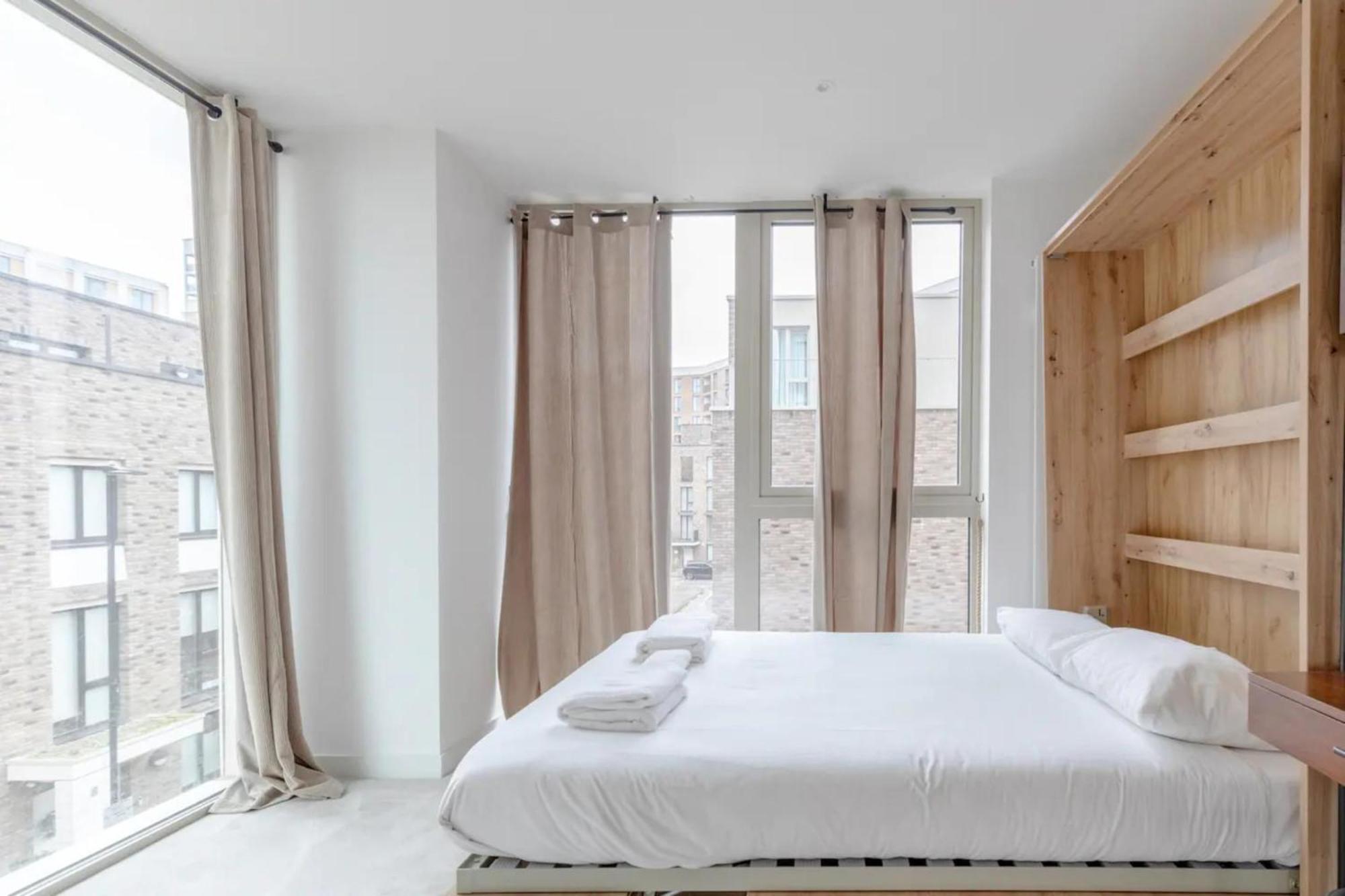 Charm & Convenience 3 Bed Near Excel Apartamento Londres
