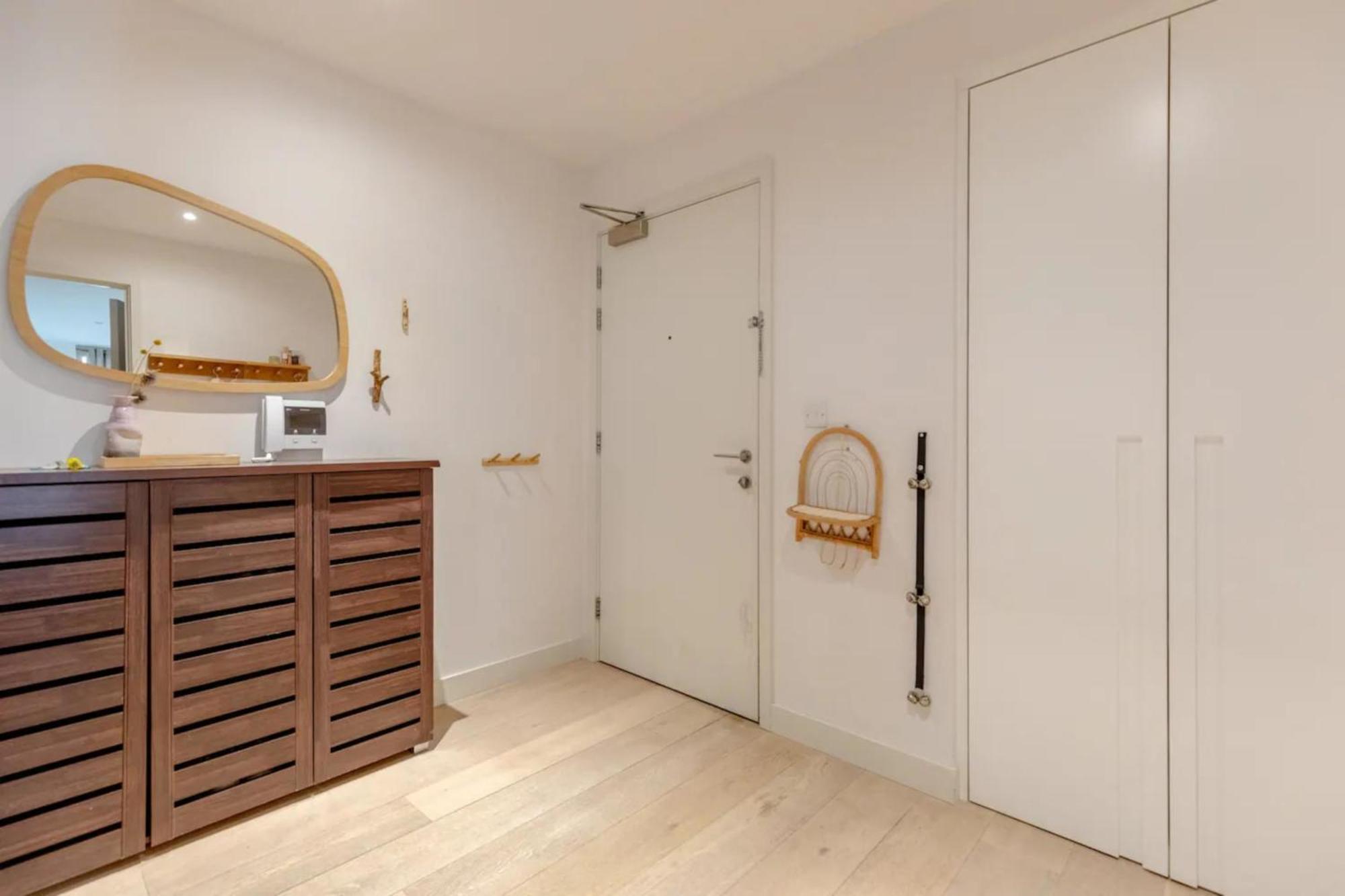 Charm & Convenience 3 Bed Near Excel