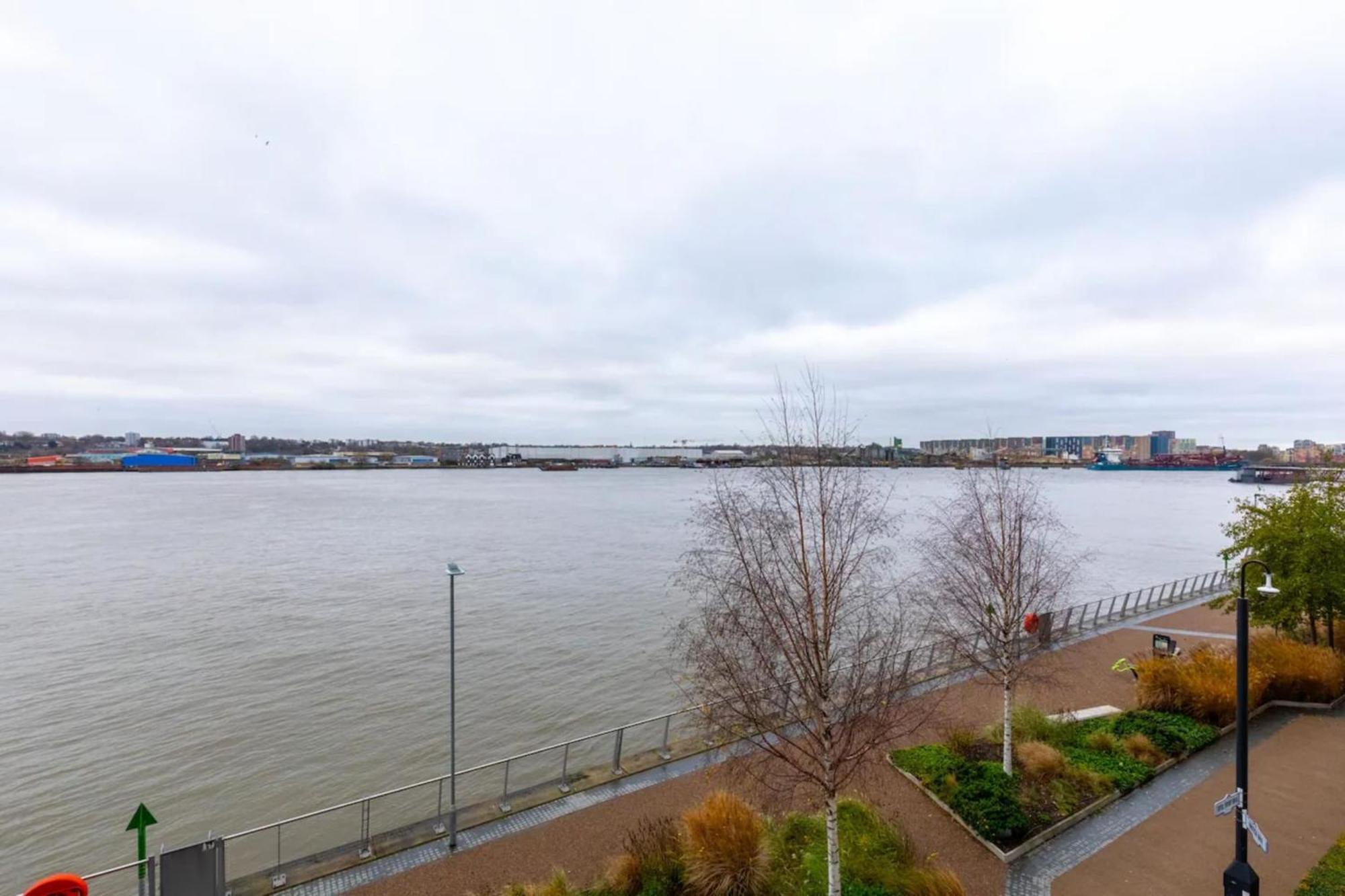 Apartamento Charm & Convenience 3 Bed Near Excel Londres