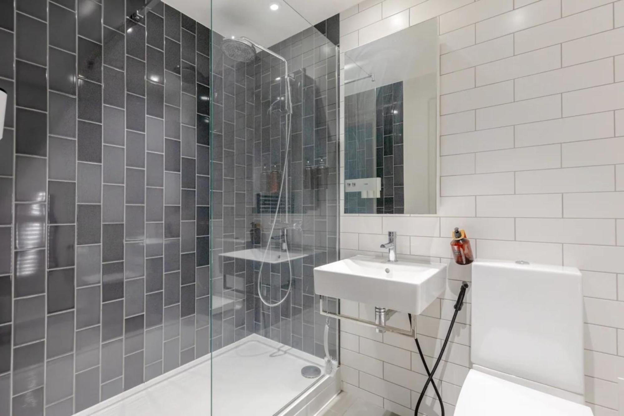 Charm & Convenience 3 Bed Near Excel Apartamento *