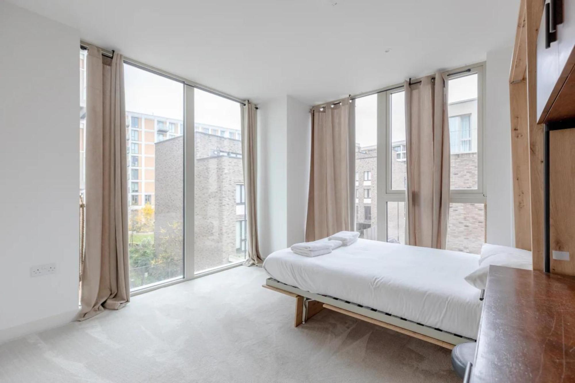 Charm & Convenience 3 Bed Near Excel