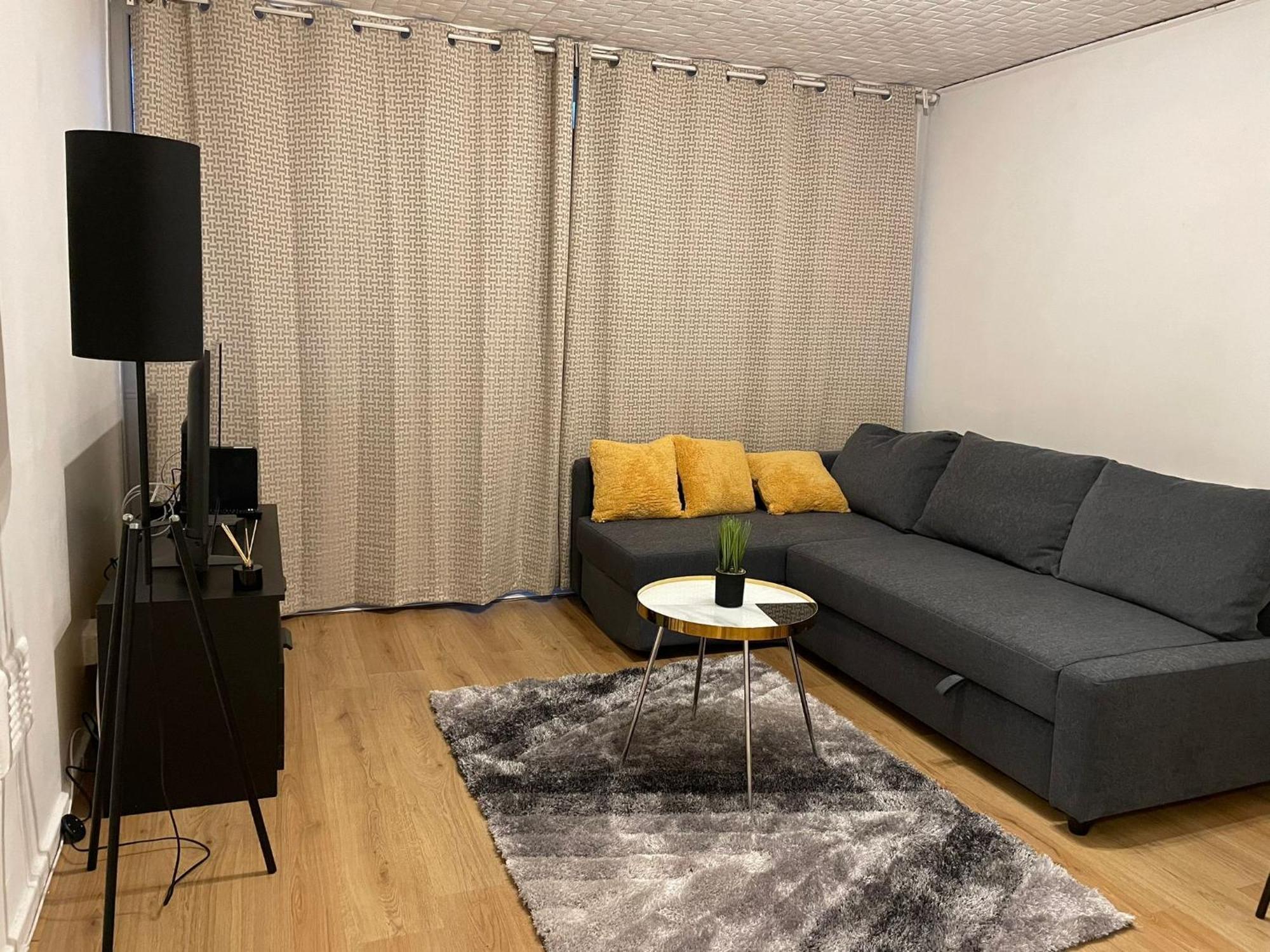 Walk To Lcy Airport Excel Dlr 1br Flat Apartment