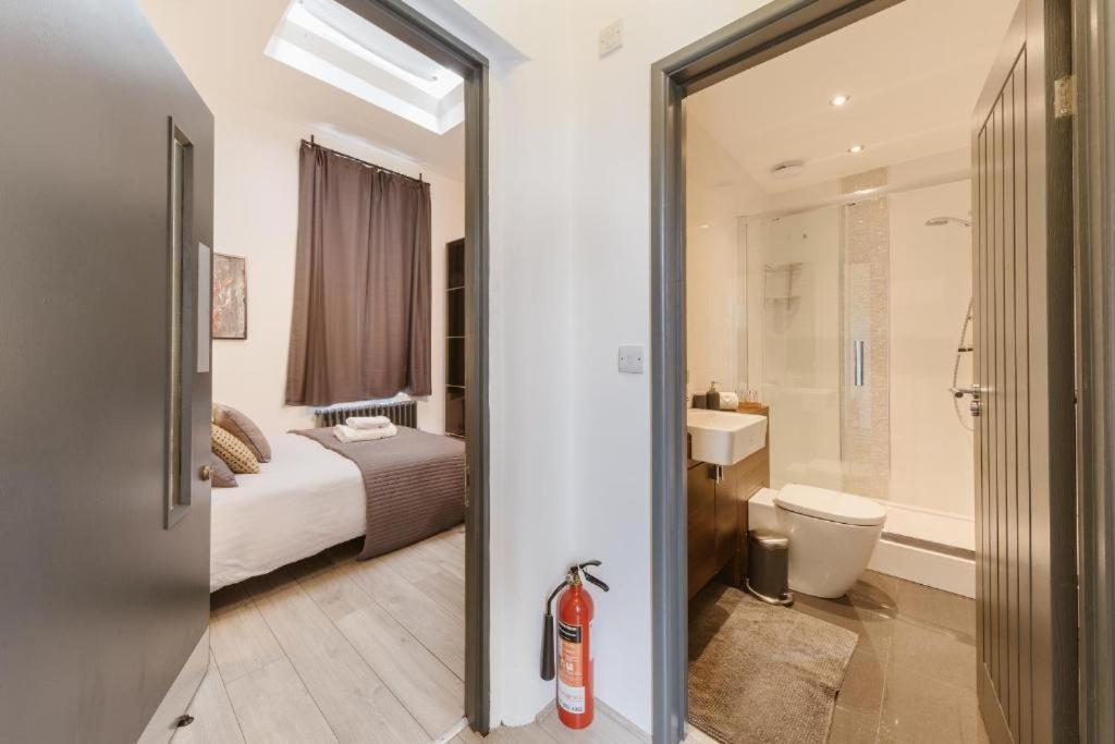 Grand Prix House Apartment London