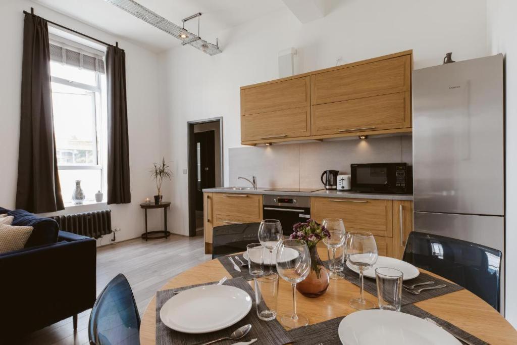 Grand Prix House Apartment London