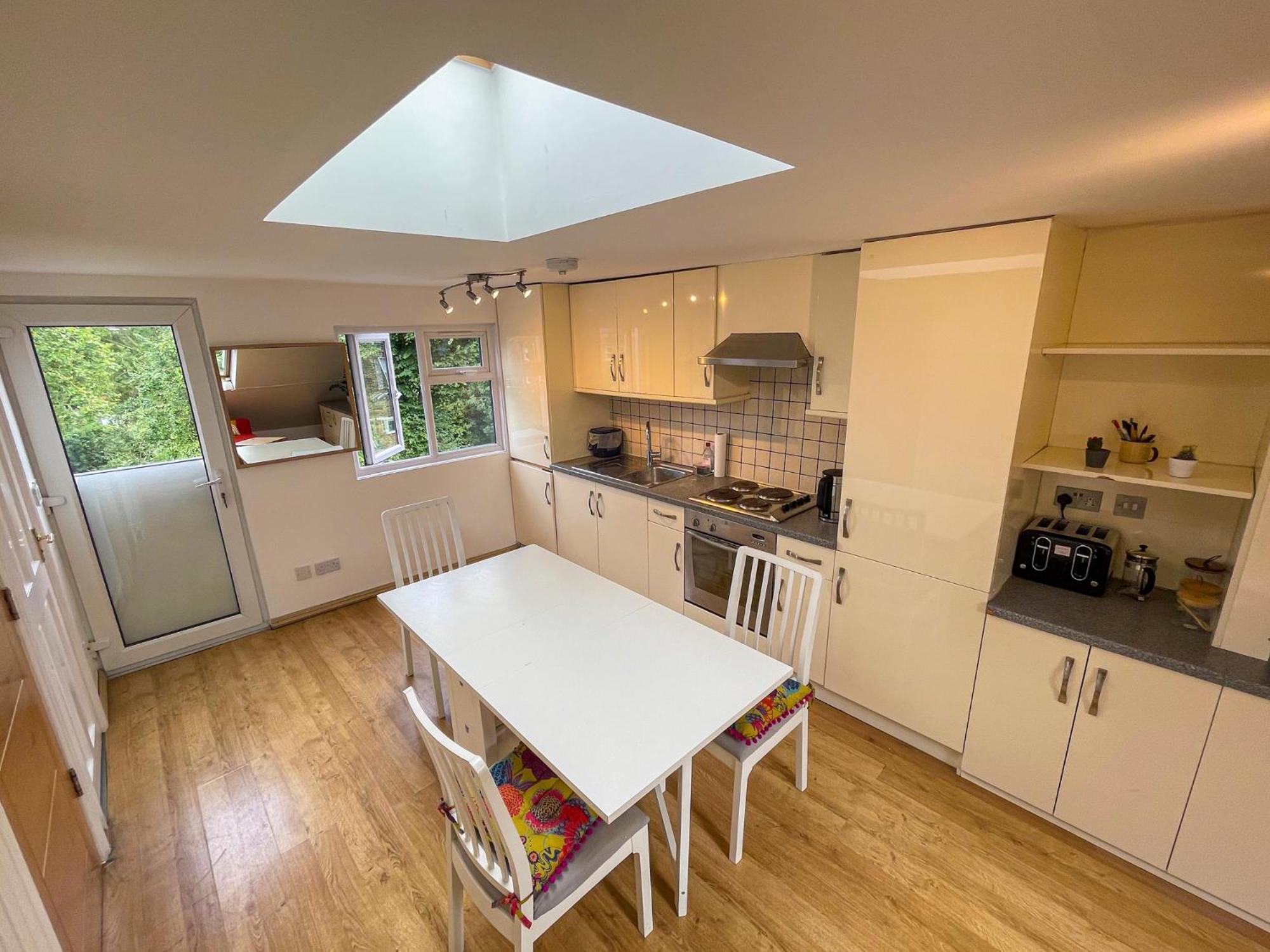 1 Bed Attic Flat With Easy Reach To Centre Apartamento *