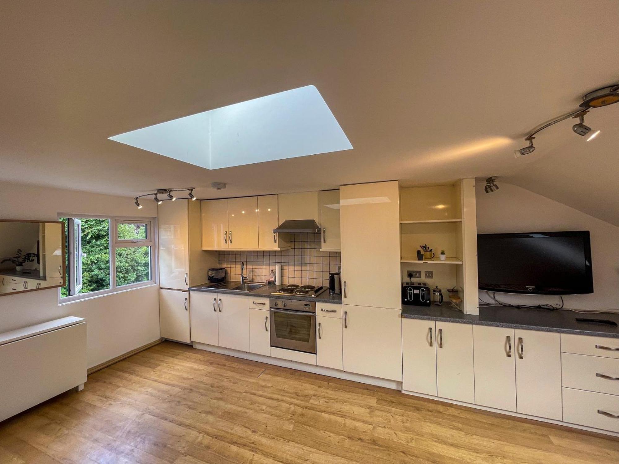 Apartamento 1 Bed Attic Flat With Easy Reach To Centre