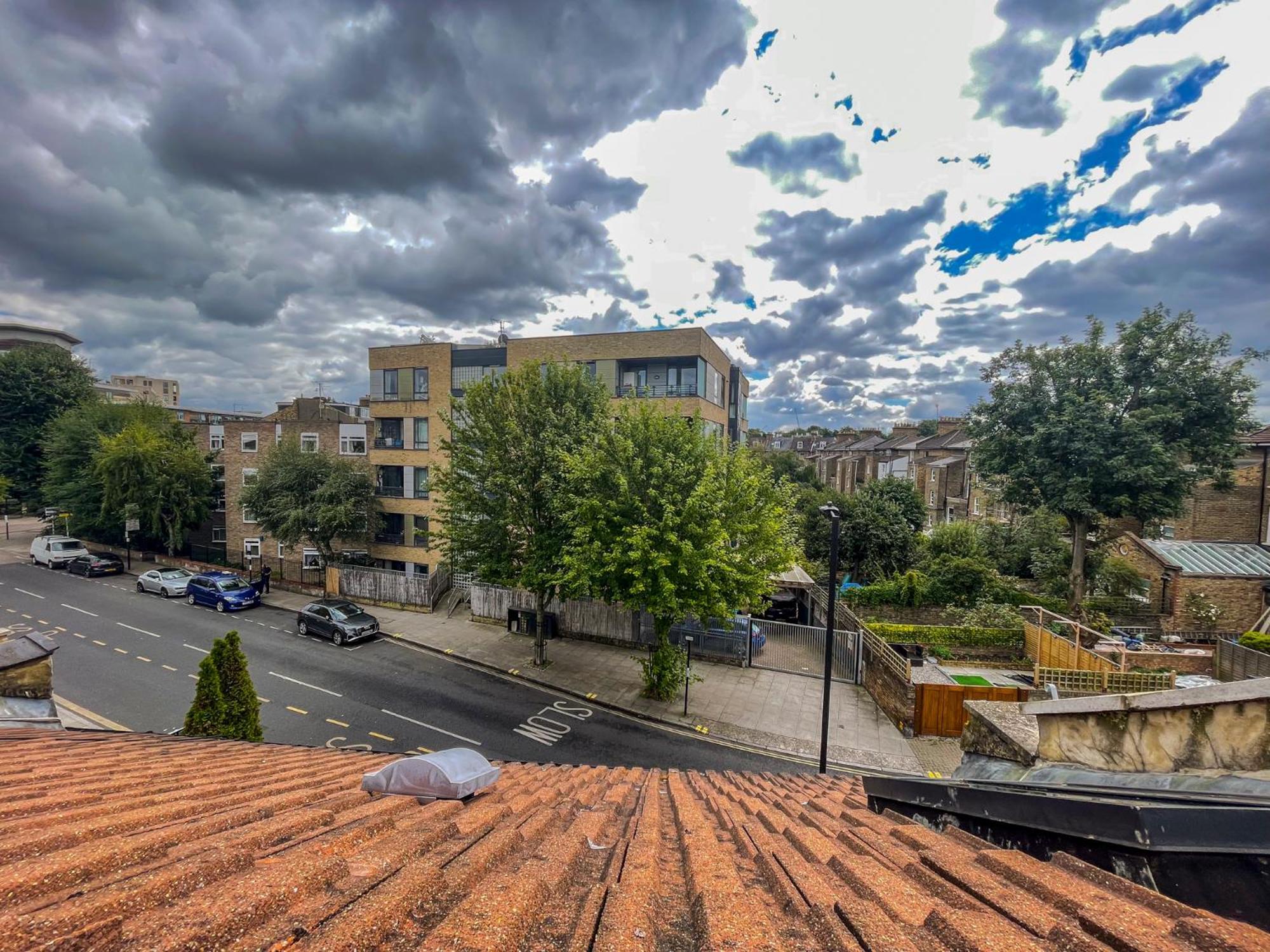 1 Bed Attic Flat With Easy Reach To Centre Londres