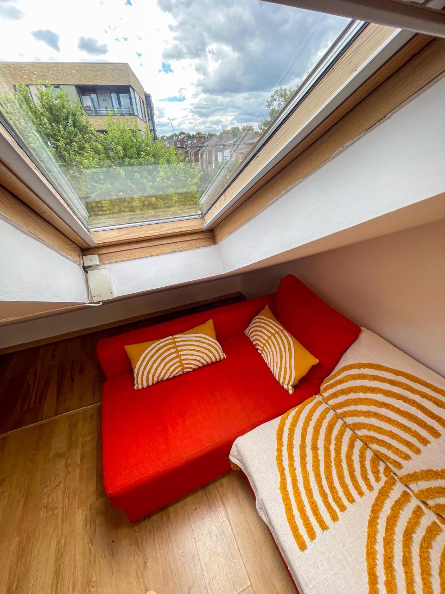 Apartamento 1 Bed Attic Flat With Easy Reach To Centre *