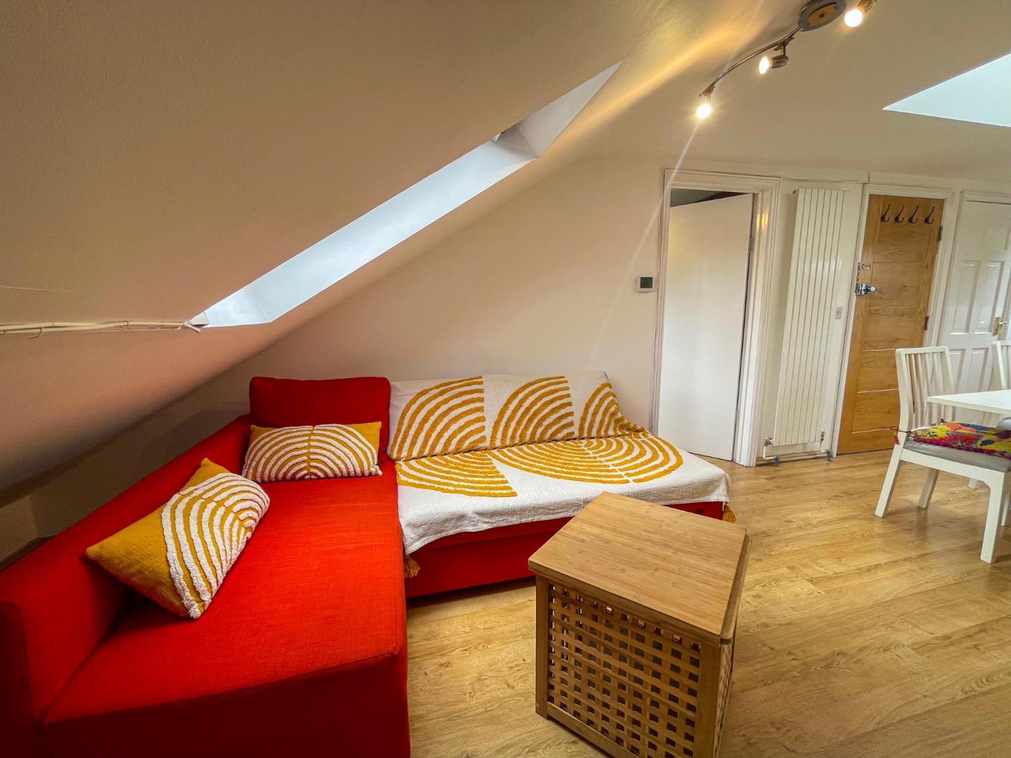 Apartamento 1 Bed Attic Flat With Easy Reach To Centre Londres