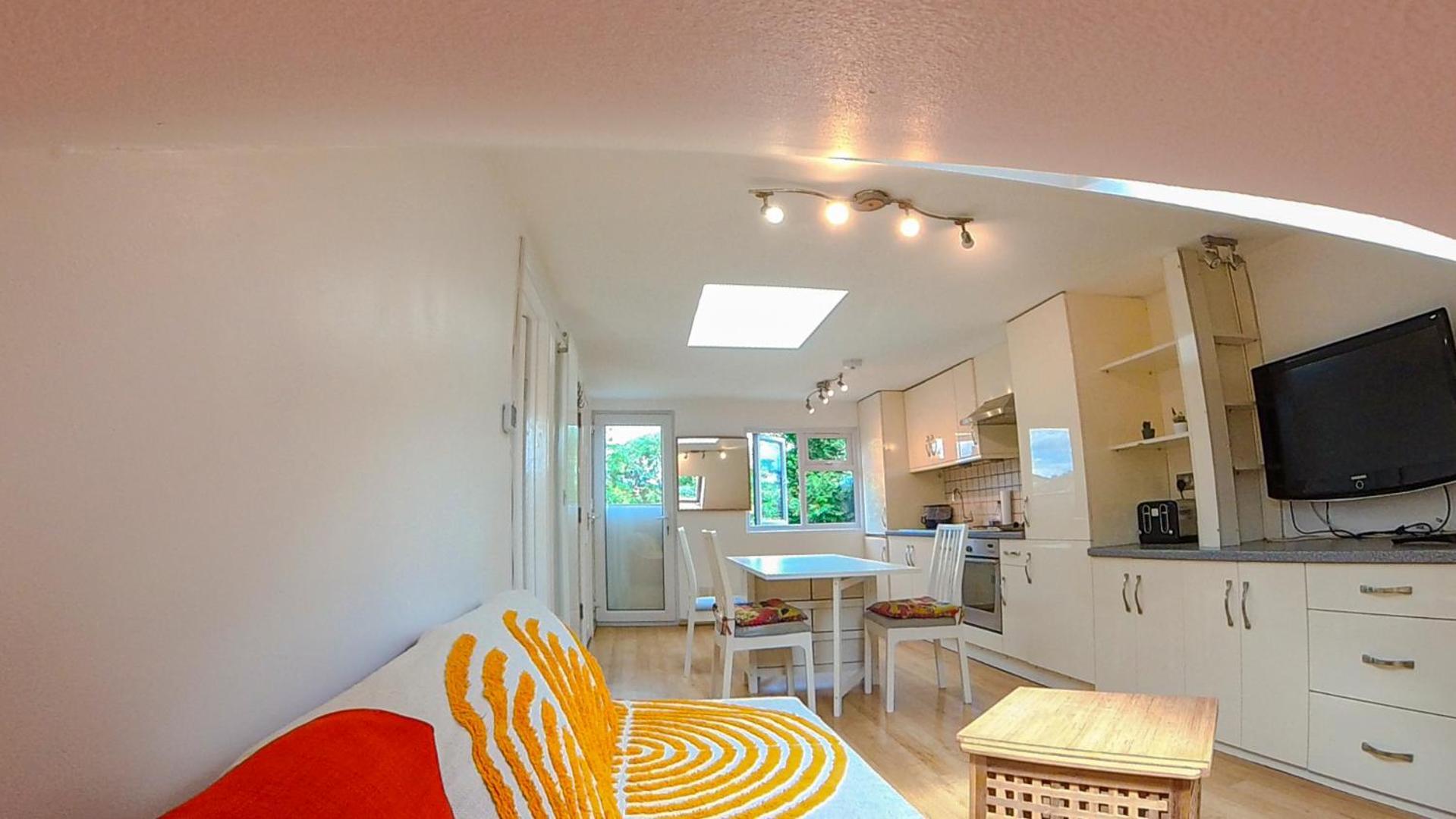 1 Bed Attic Flat With Easy Reach To Centre Apartamento Londres
