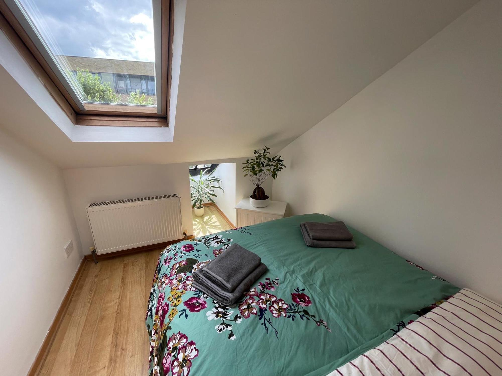 Apartamento 1 Bed Attic Flat With Easy Reach To Centre