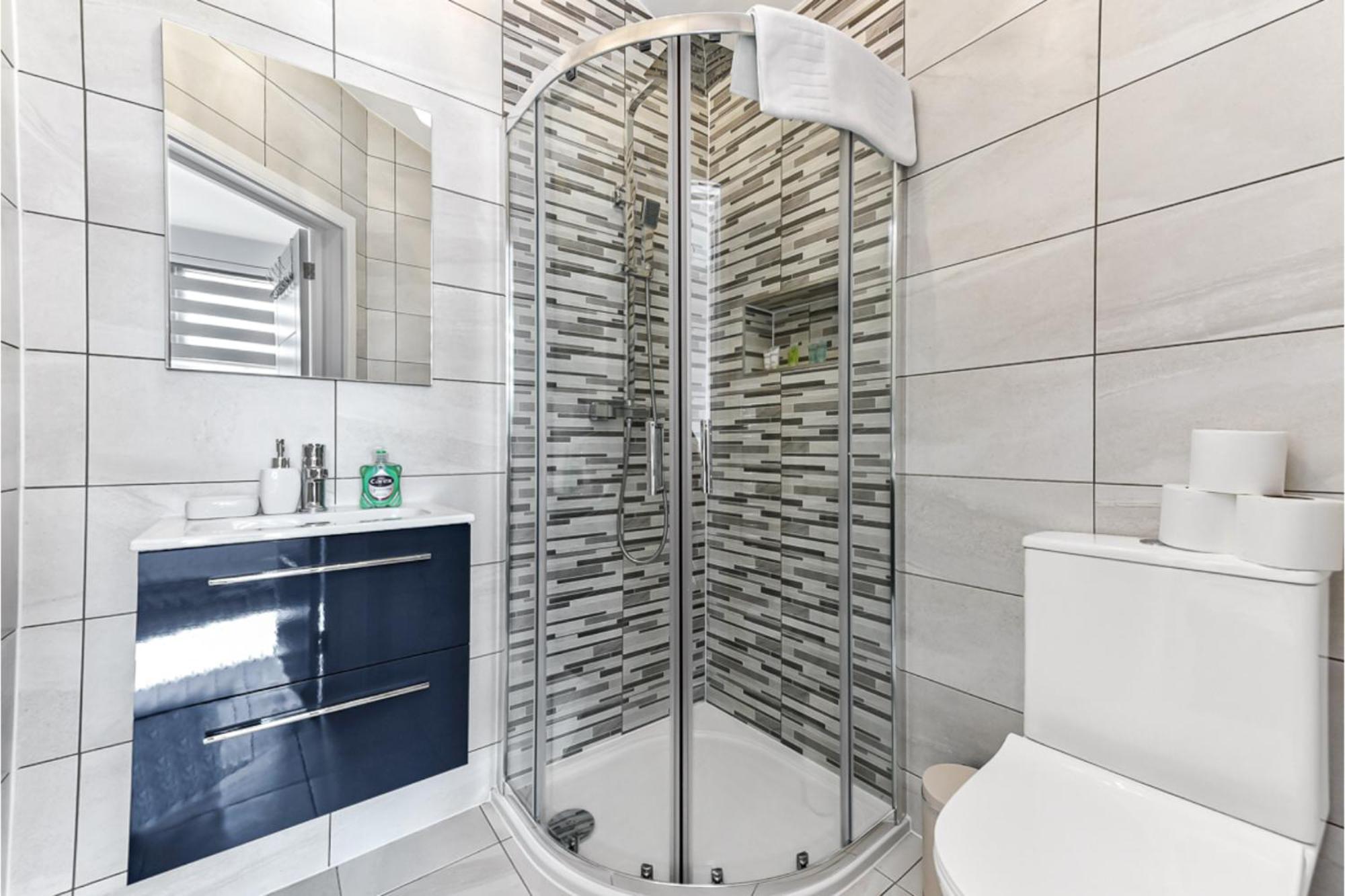 Lovely Two Bedroom With Ensuite Bathrooms Appartement *
