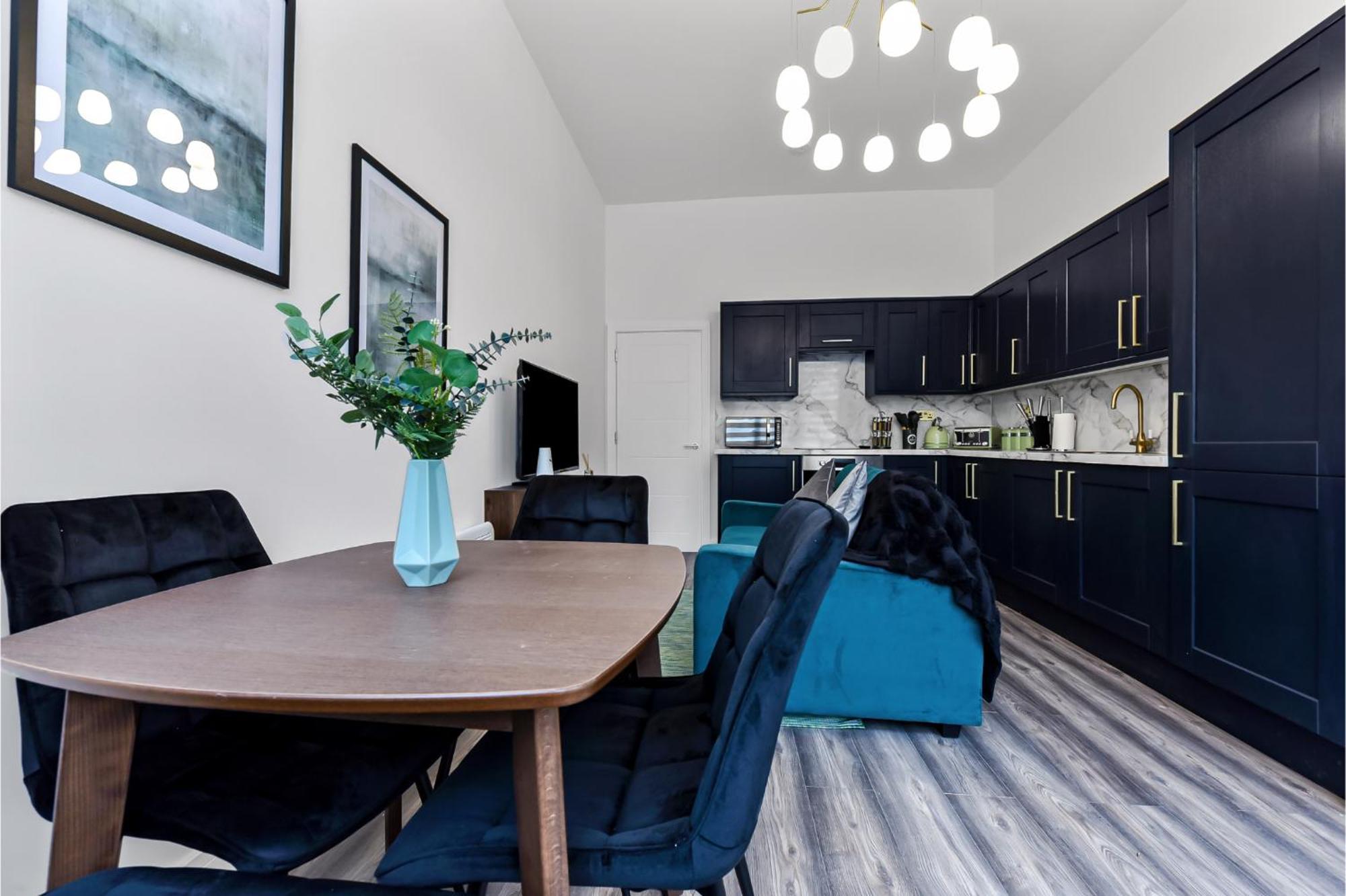 Fabulous One Bedroom Flat With Private Garden *