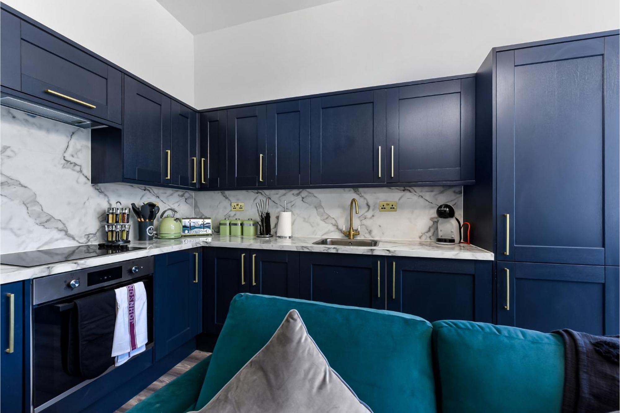 Fabulous One Bedroom Flat With Private Garden *