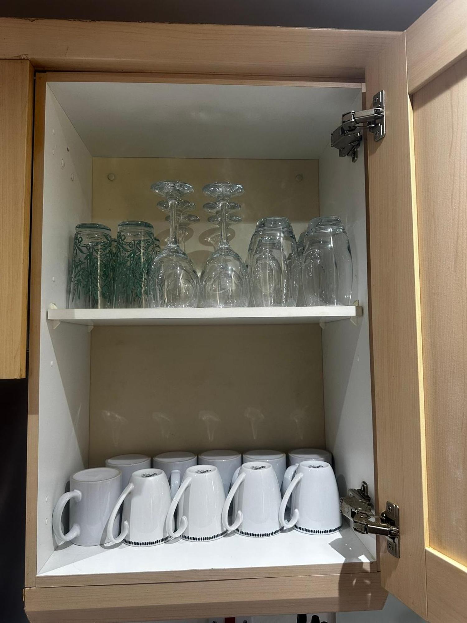 2 Bed 2 Bath - Free Parking - 3min Walk To The Train Station - 19min To Liverpool Street 5min To Victoria Line 1gb Broadband Super Fast Internet Ground Floor 100s Of Shops Restaurants Bakeries 24-hour Asda Superst Appartement *