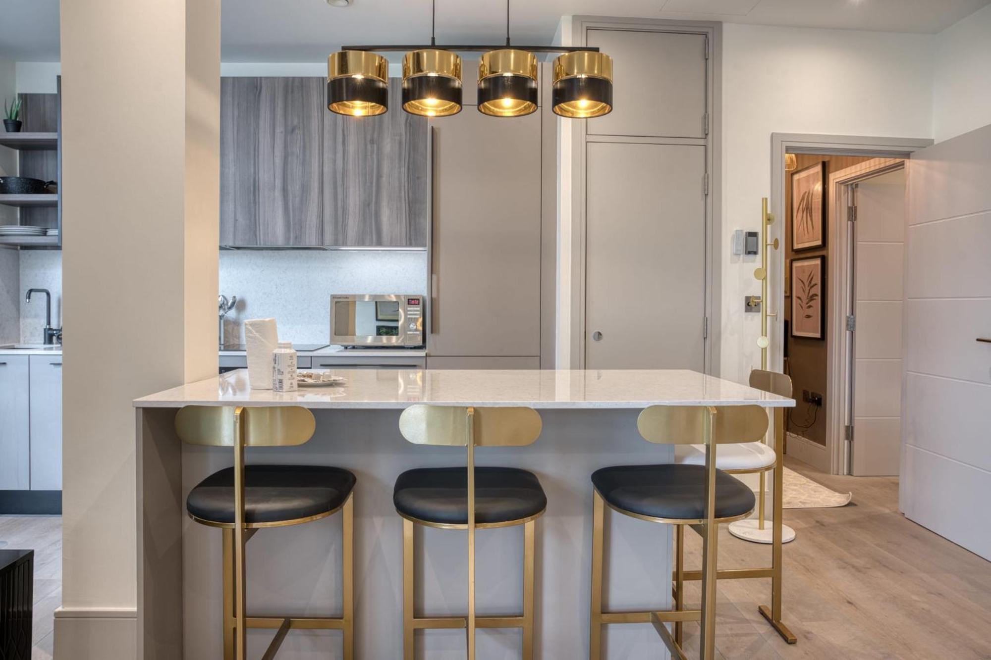 Luxury Designer Apartment *