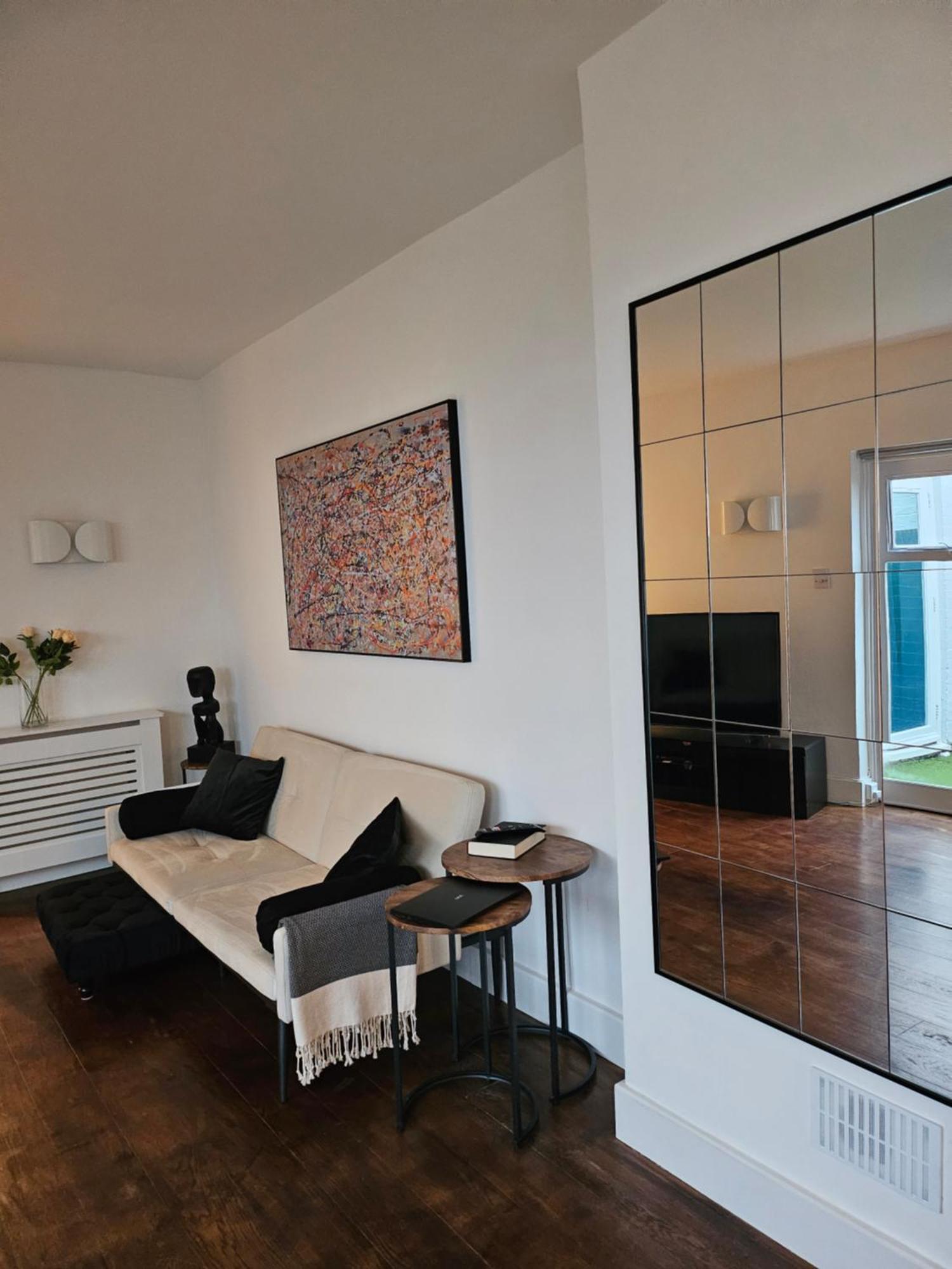 Spacious 1 Bedroom Flat With Private Garden. Ideal For Business Travelers And Couples. 2 Mins Away From Paddington Station. * Londres