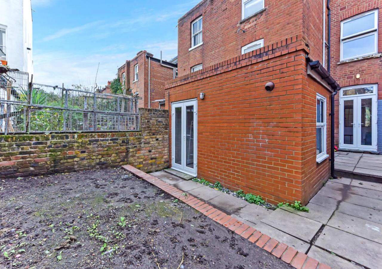 Amazing 2 Bedroom Flat In Apartamento *