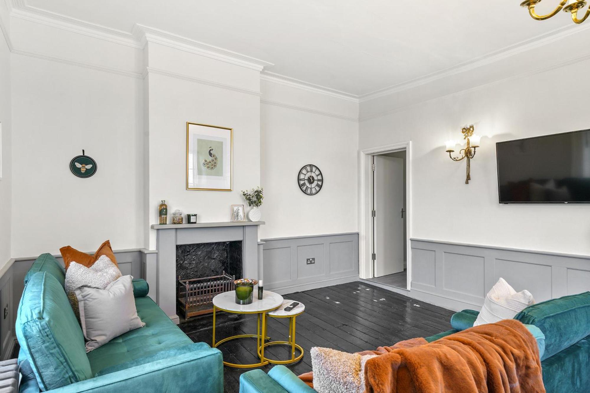 Livestay - Chiswick With Free Parking *