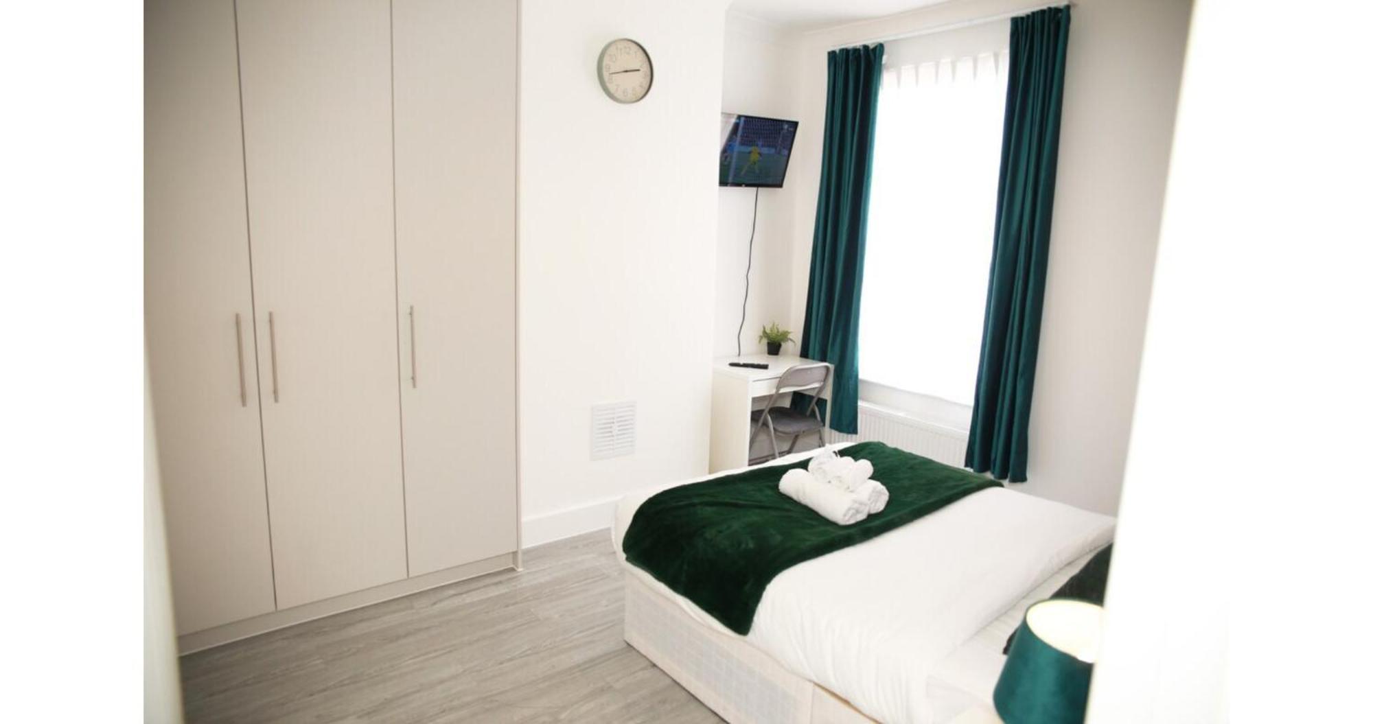 Cricklewood Deluxe Ensuite