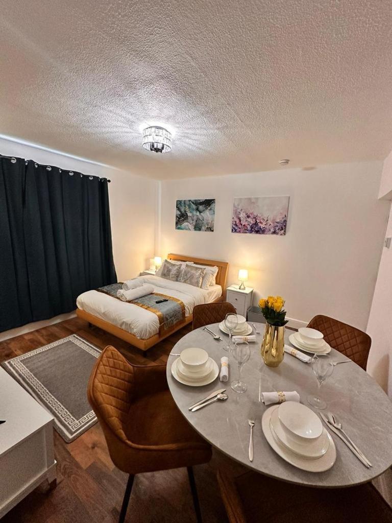 Luxury In Prime Location Apartment