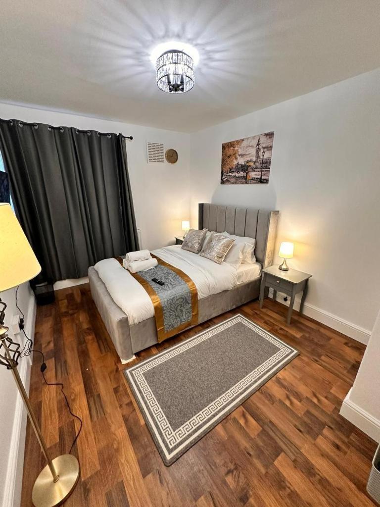 Luxury In Prime Location Apartment *