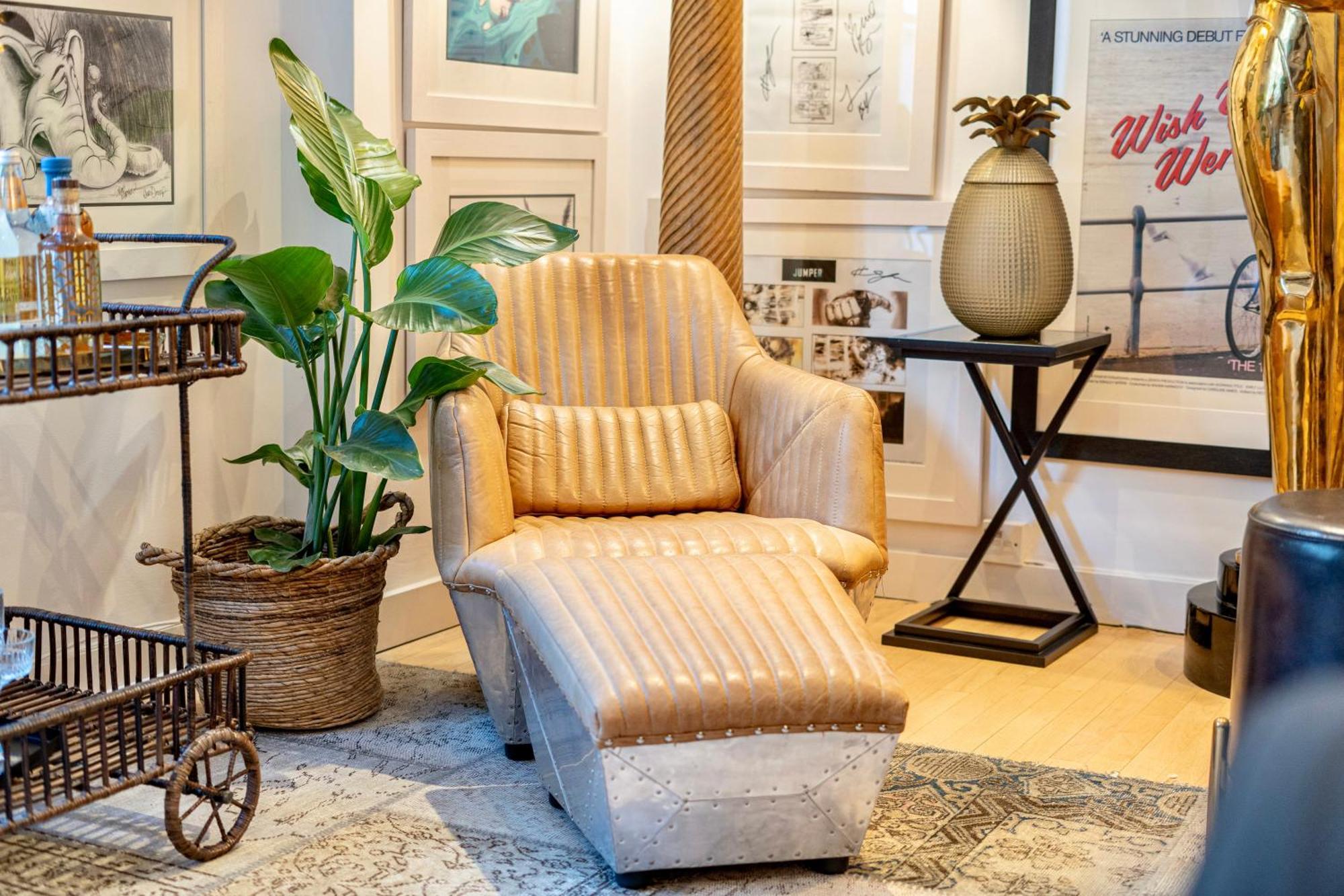 Spacious West End Duplex Apartment, W1 Appartement Londen