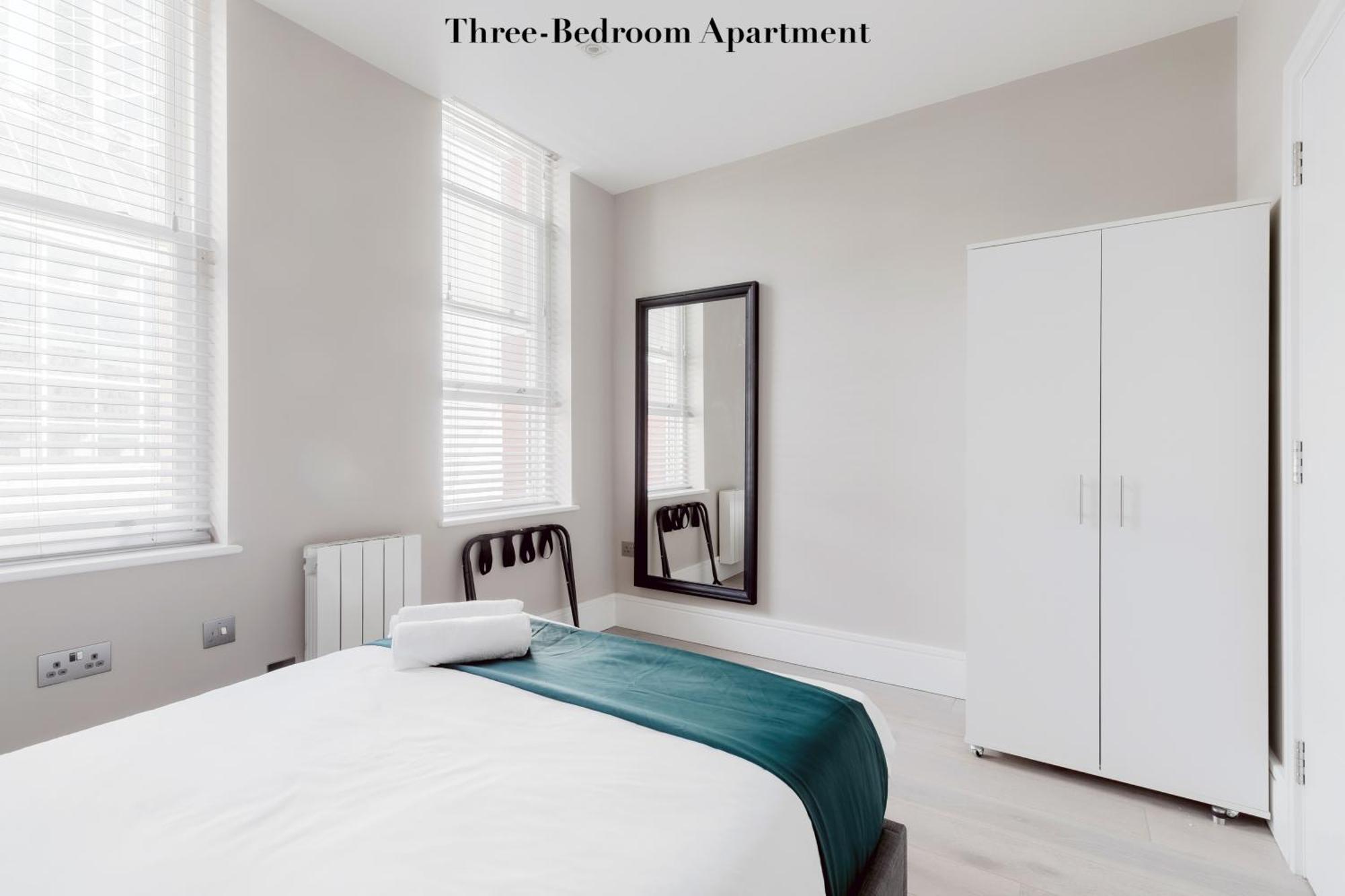 Superb Opposite Edgware Road Station * Londres