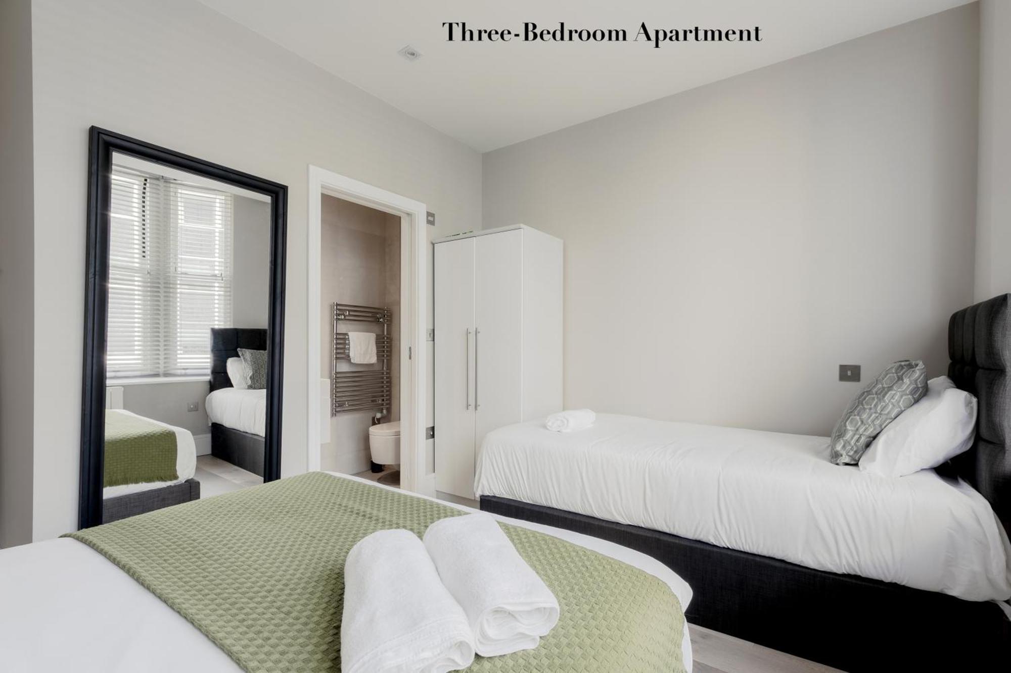 Superb Opposite Edgware Road Station * Londres
