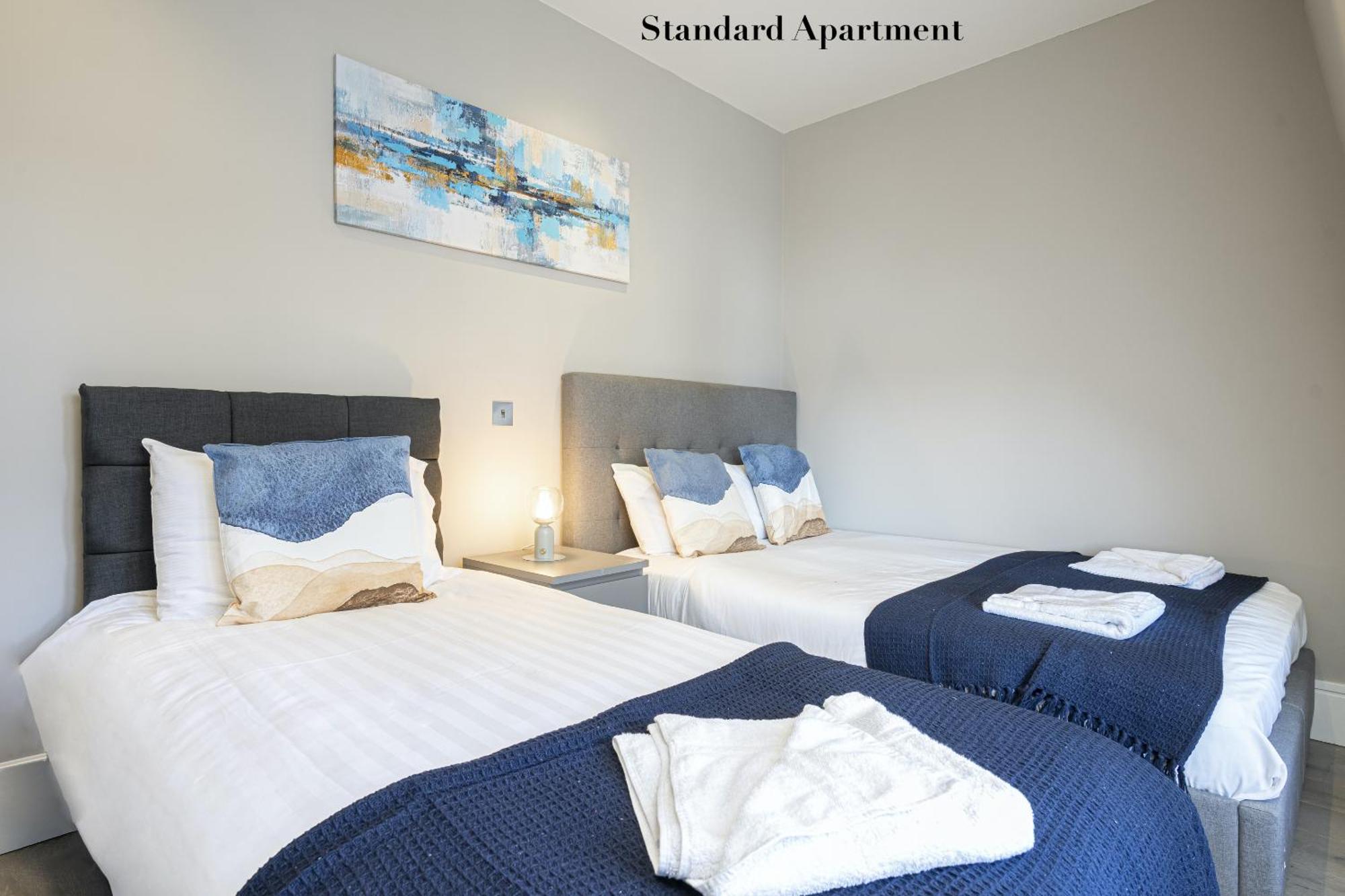 Superb Opposite Edgware Road Station * Londres