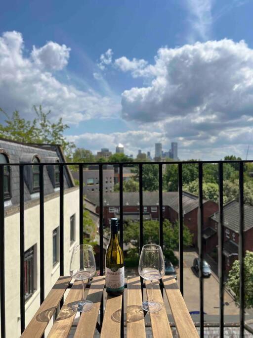 Peaceful Bright City Hide Away With Parking Appartement Londres