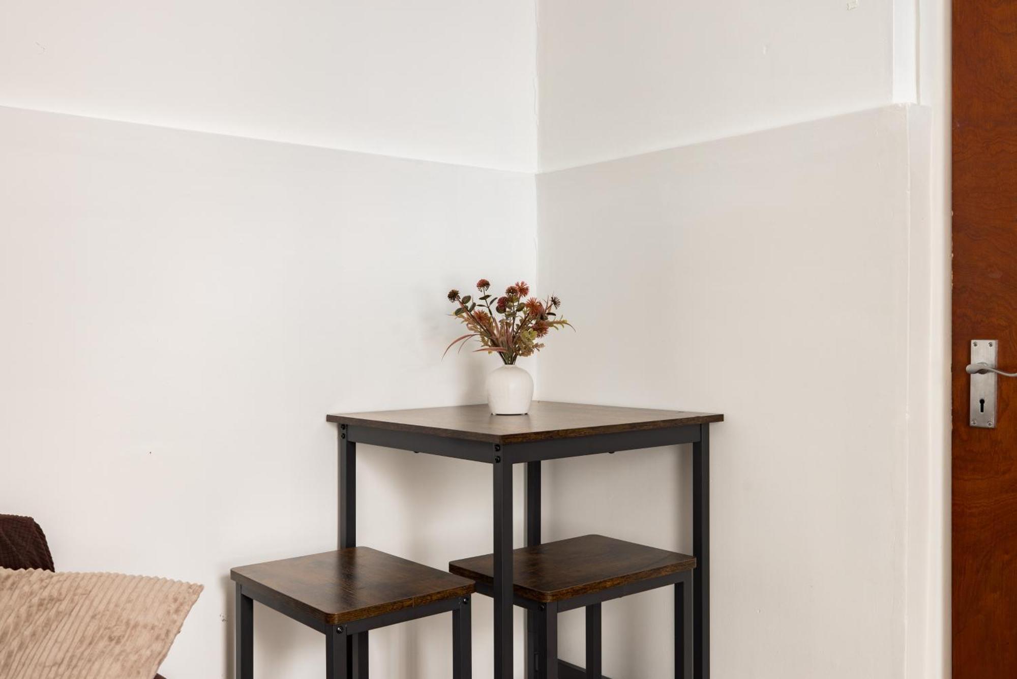 1bd Near Olympic Park, East *