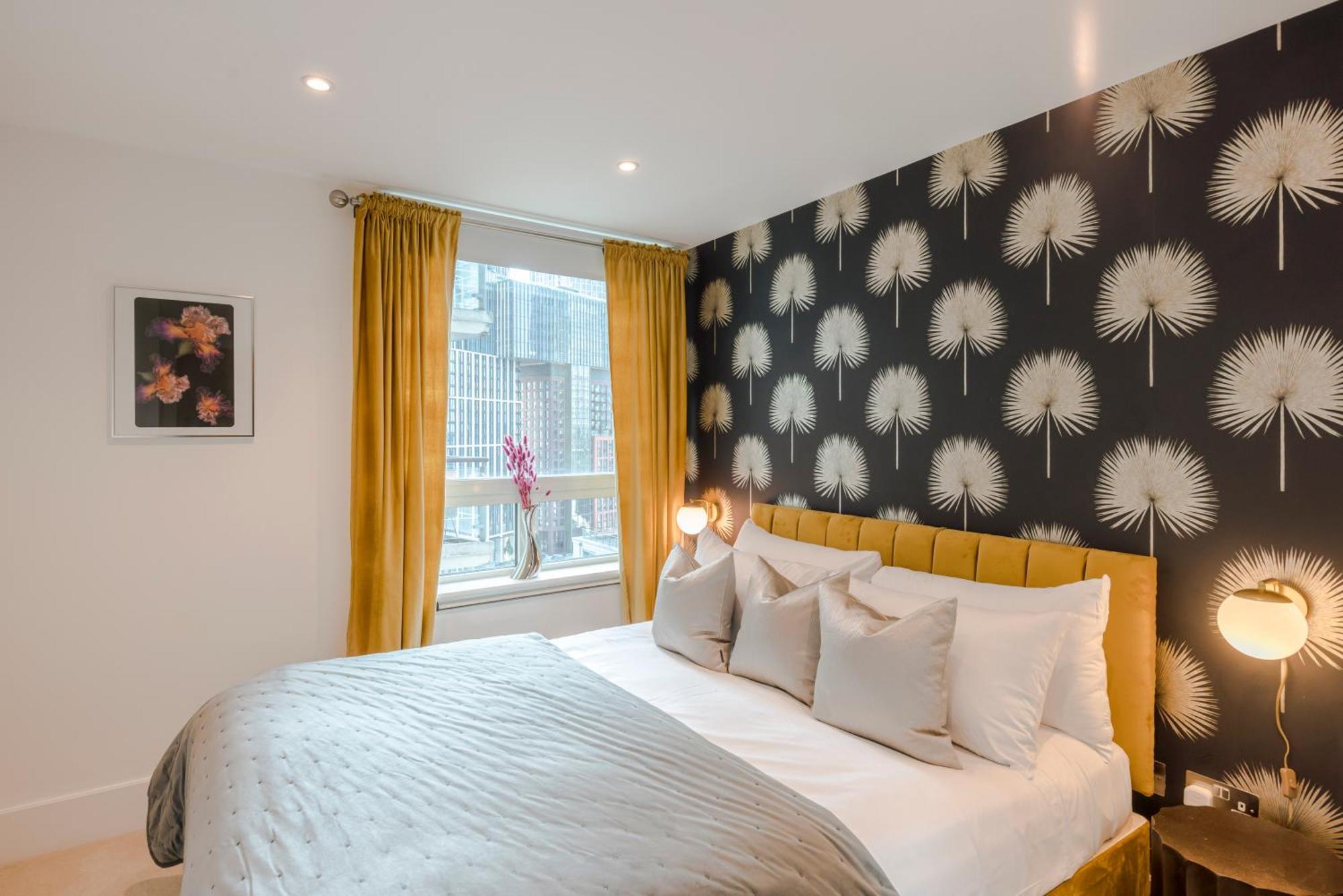 Huge Thames View Luxxe Nomad Design