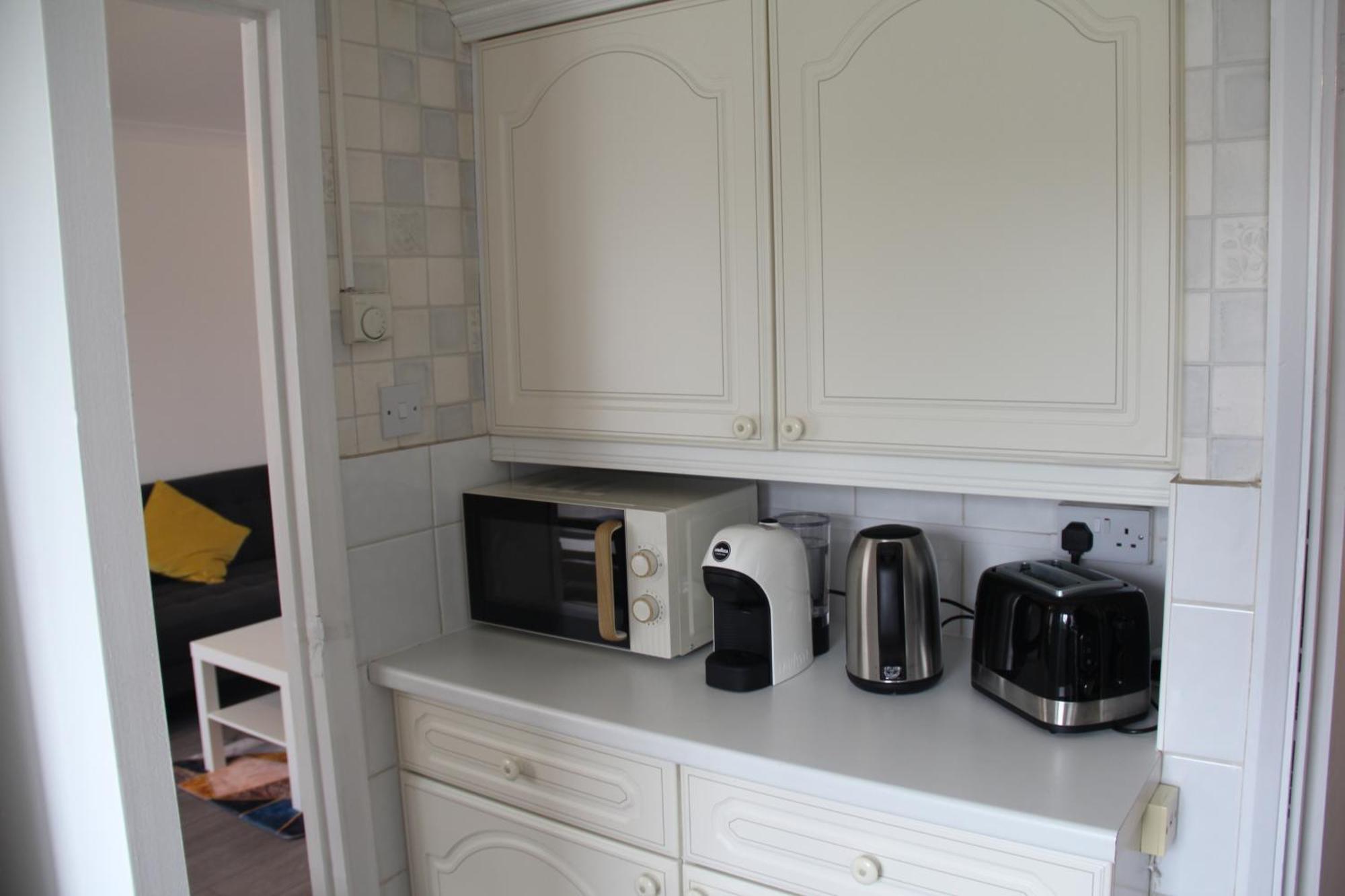 Сasa de vacaciones Coolfin House-close To Excel, Contractors, Relocators, Paid Parking *