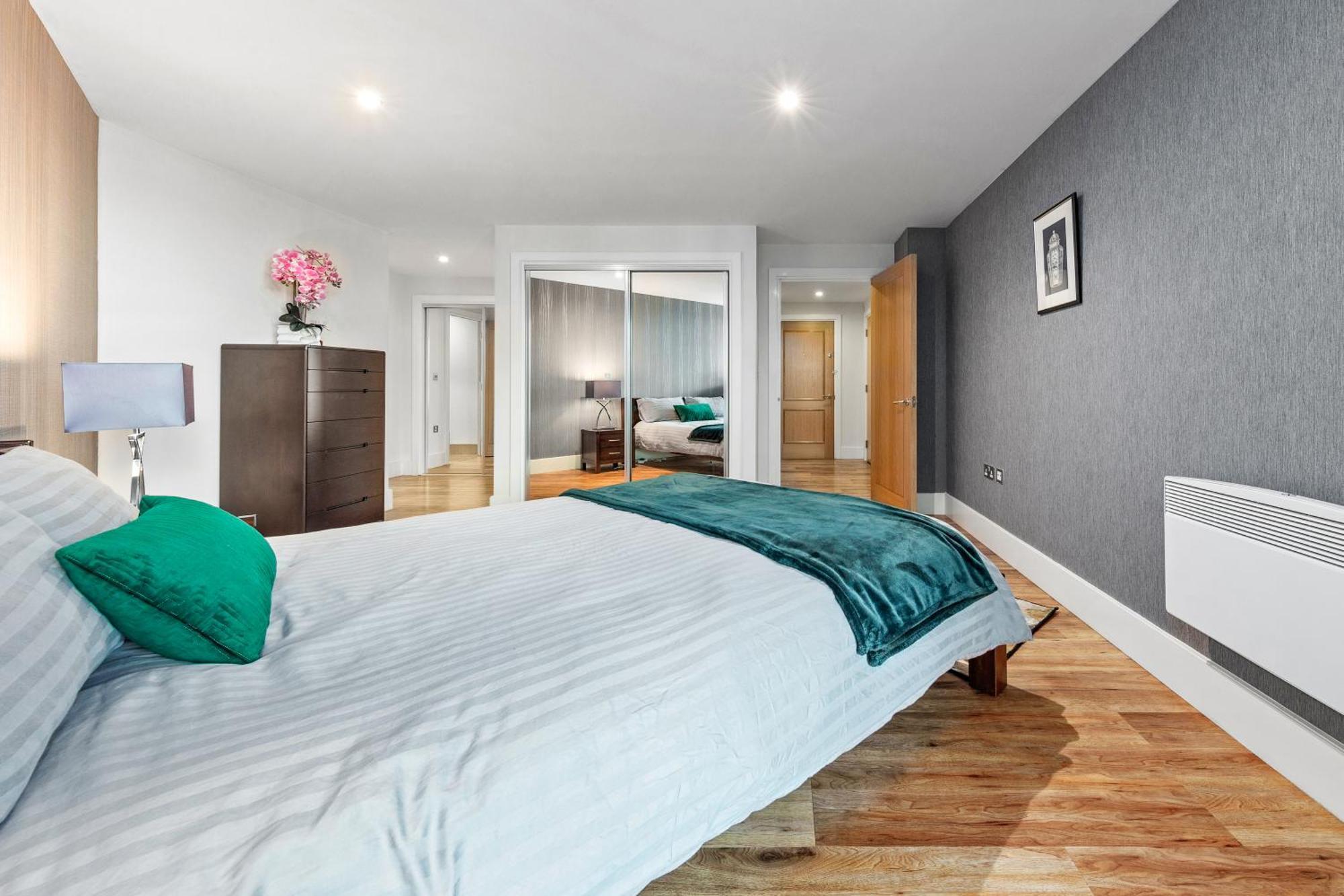 Vauxhall Large 2bedroom With Amazing River View Panoramic Balcony