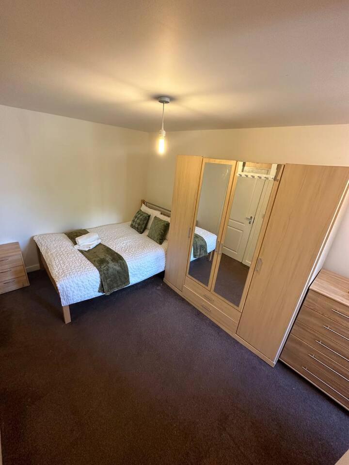 New Build 2 Bedroom With 2 Bath In Londres