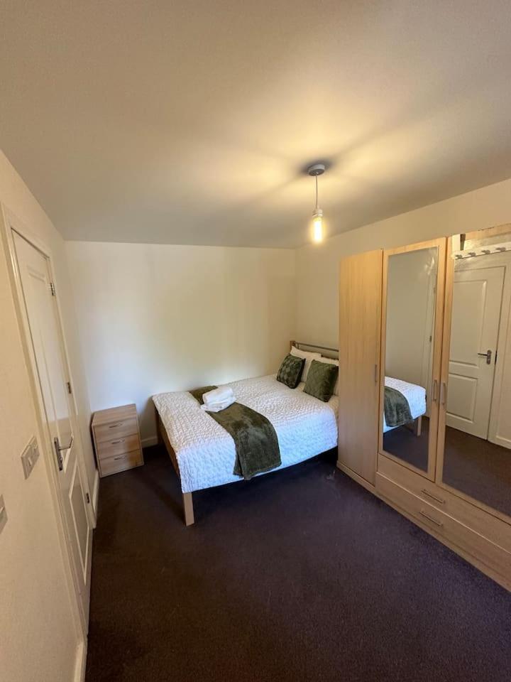 New Build 2 Bedroom With 2 Bath In * Londres