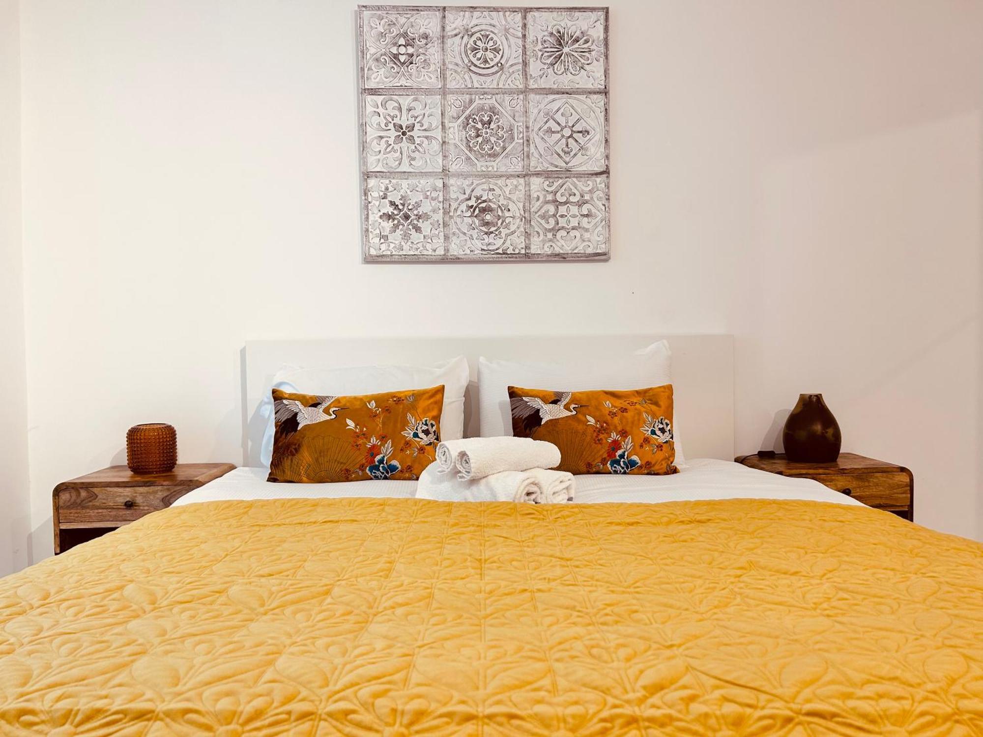 Apartment Stunning Spacious B.apt. Slps.4 London