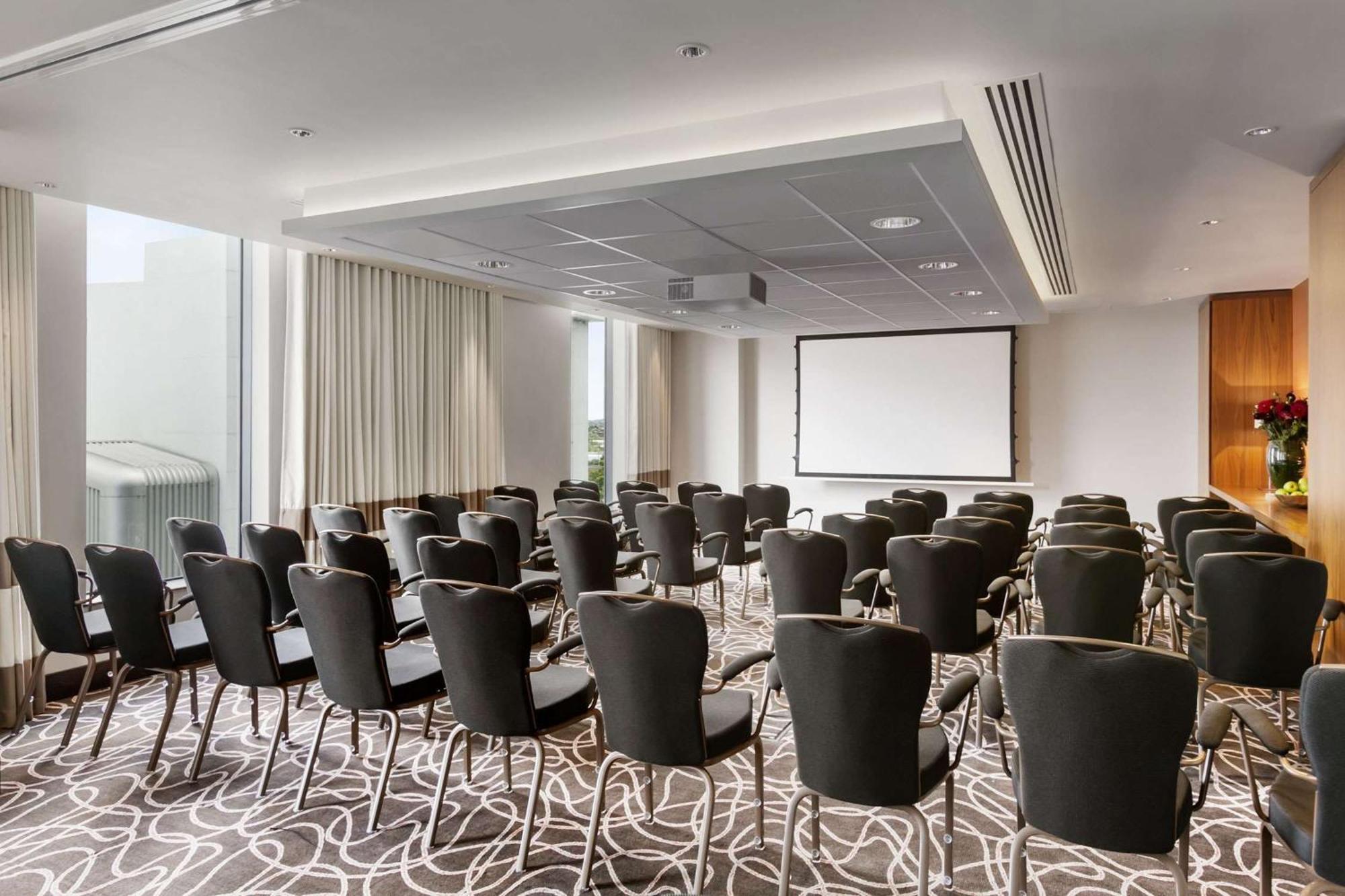 Hilton Wembley 4*
